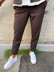 Lisa Slim Pant - Seal Brown