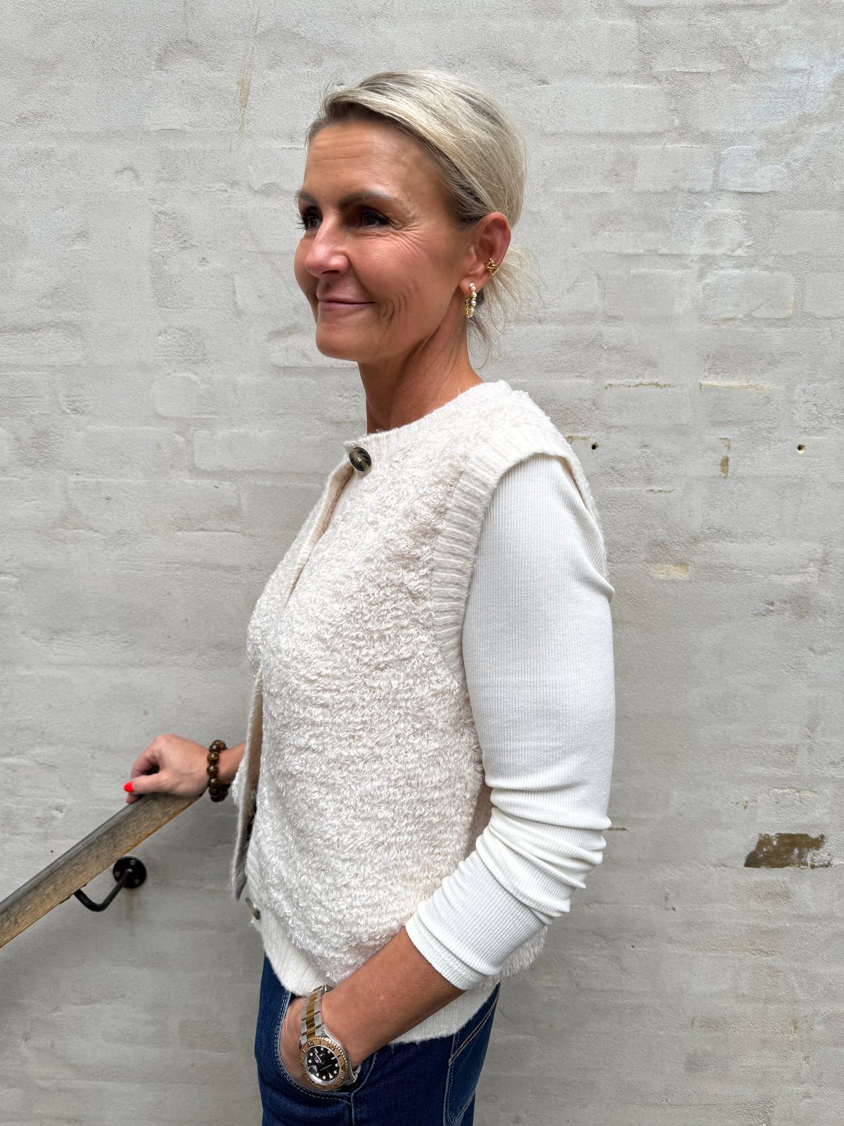 EIRA LIFE S/L ON BUTTON VEST - Birch