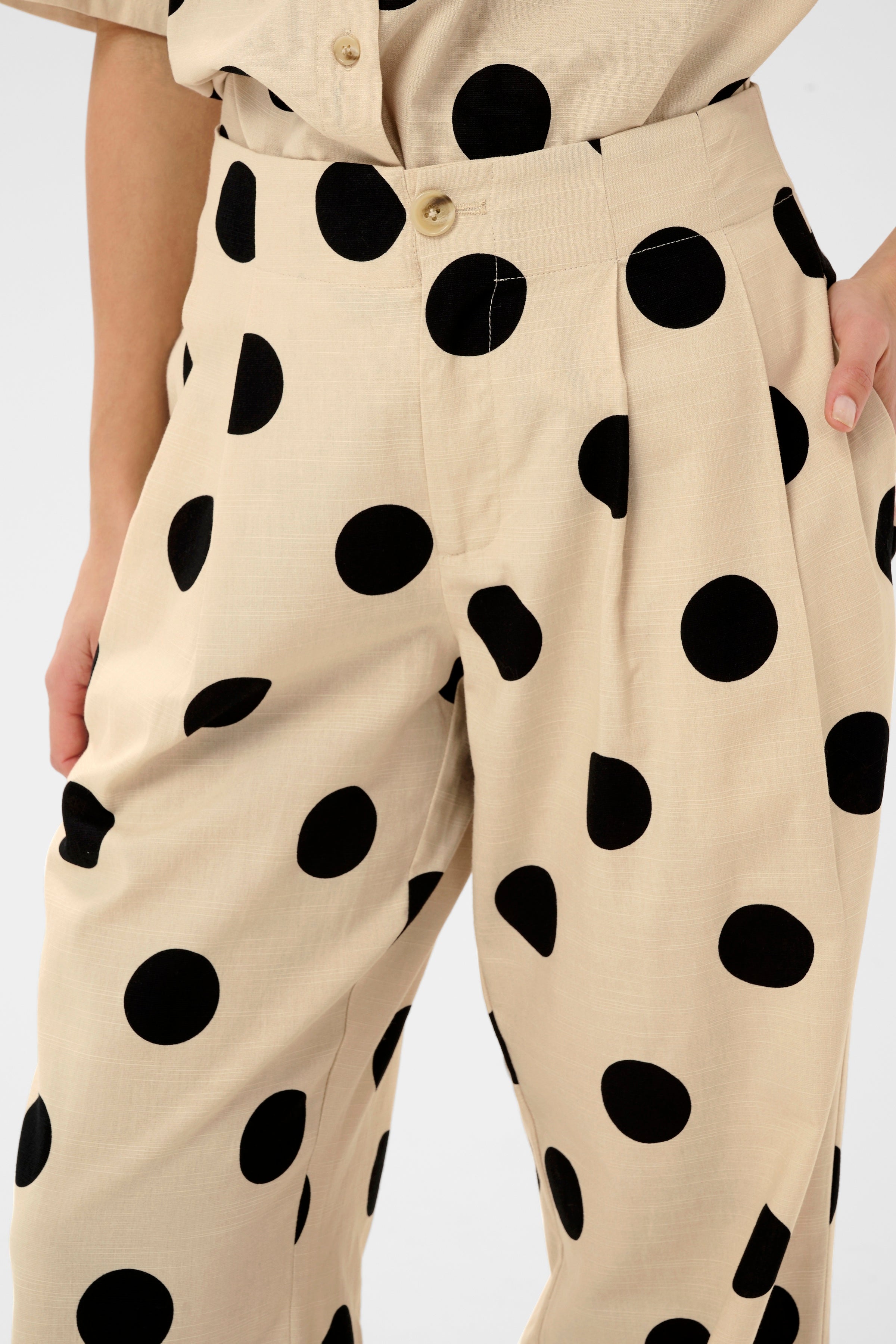 Tika Trousers - Whitecap/Black Dot