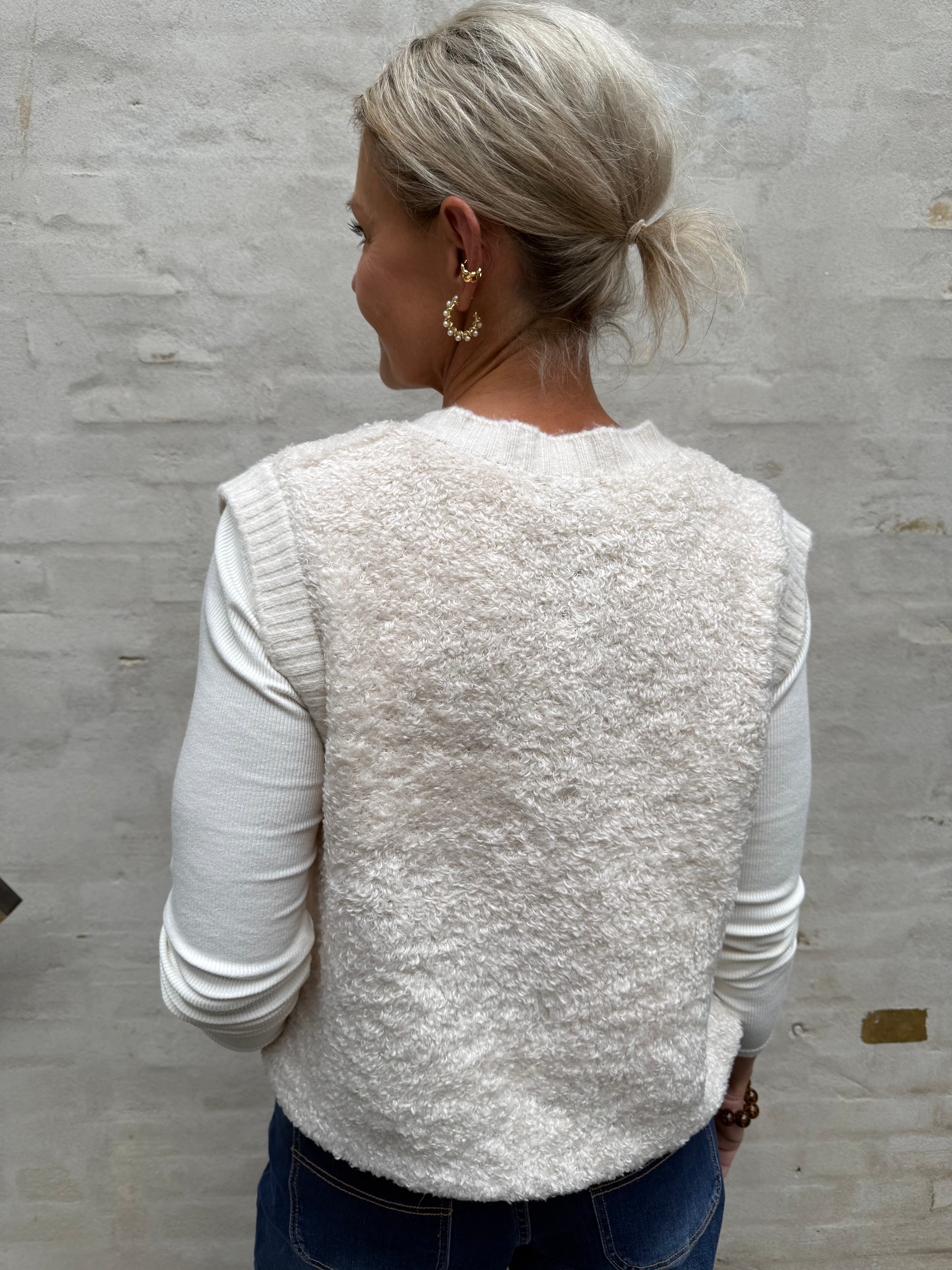 EIRA LIFE S/L ON BUTTON VEST - Birch