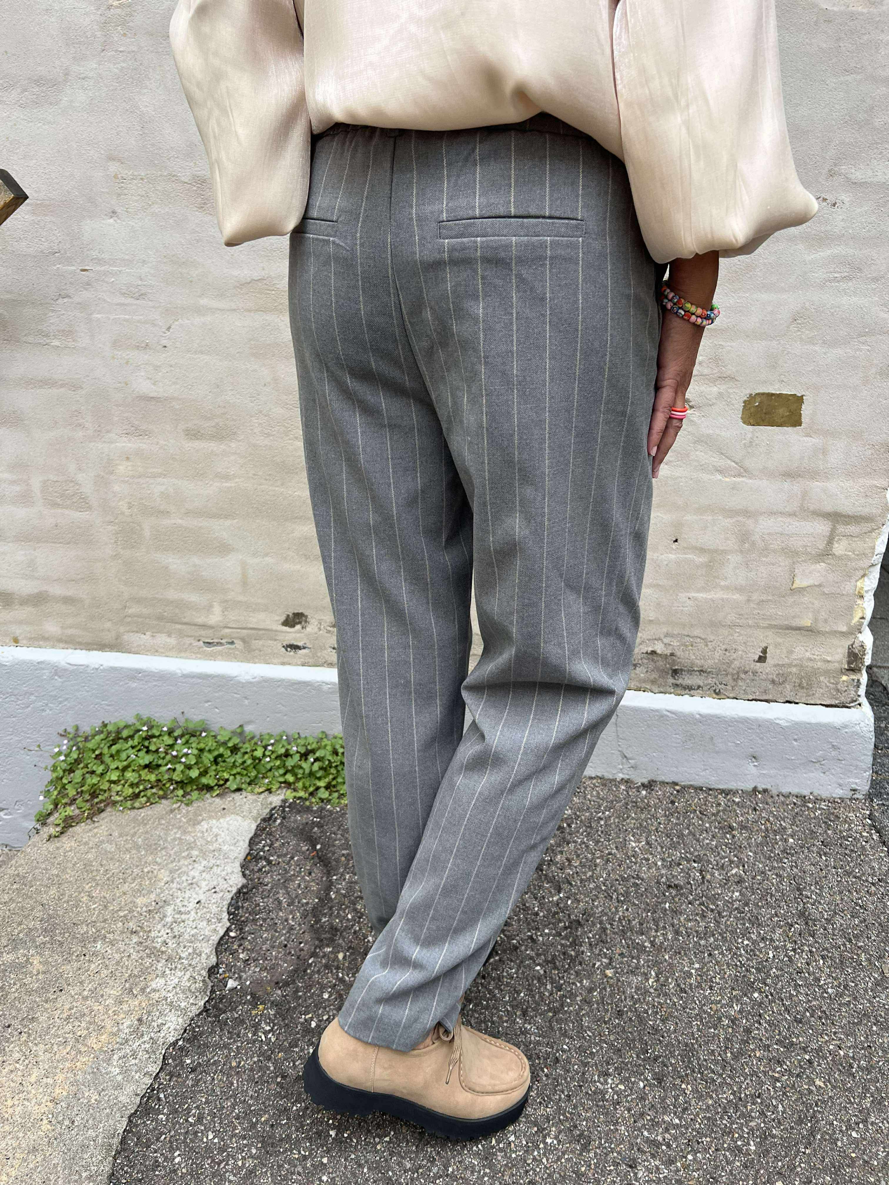 Lisa Slim Pant - Medium Grey/Humus