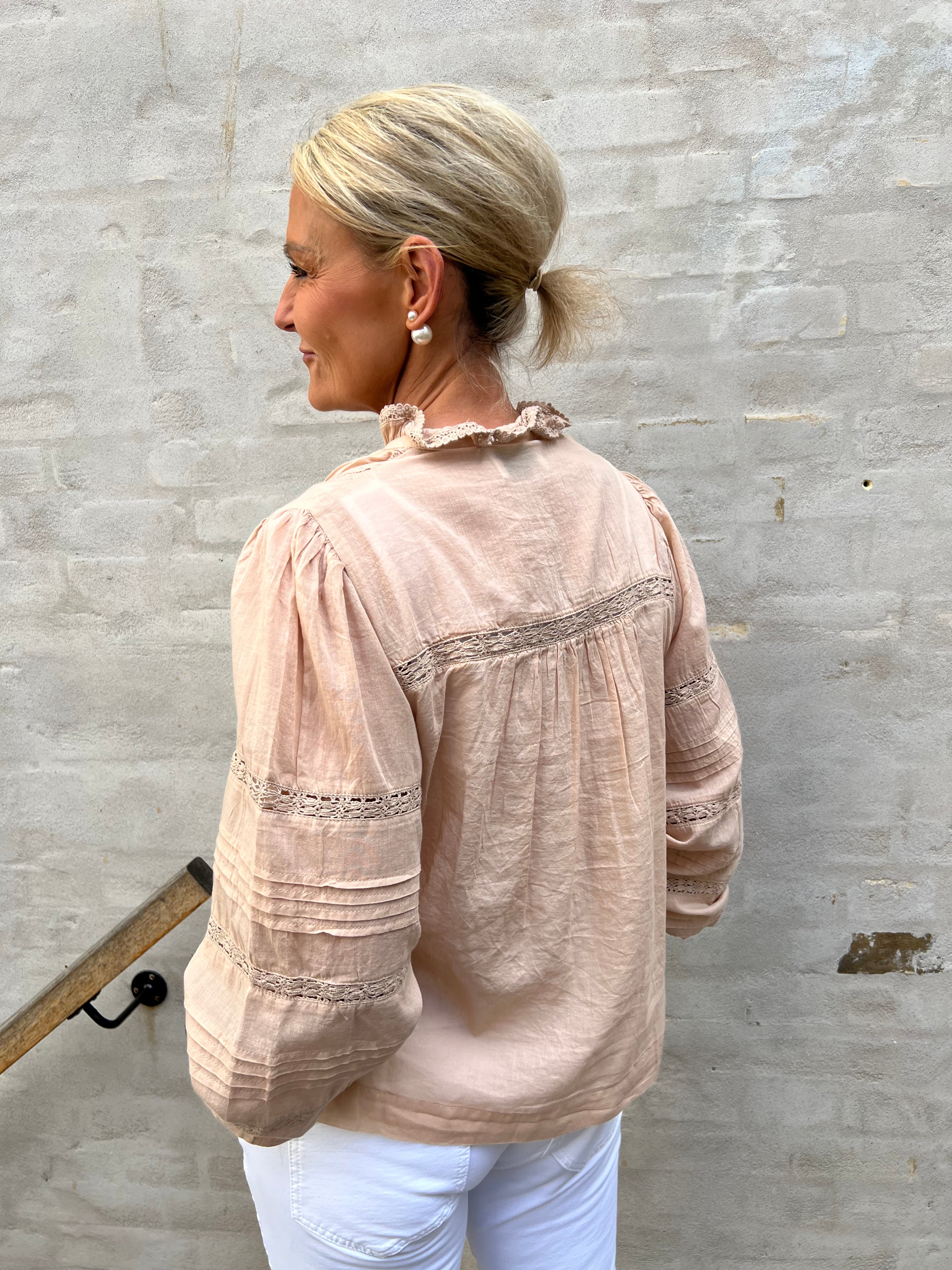 Lyla voile blouse toffee