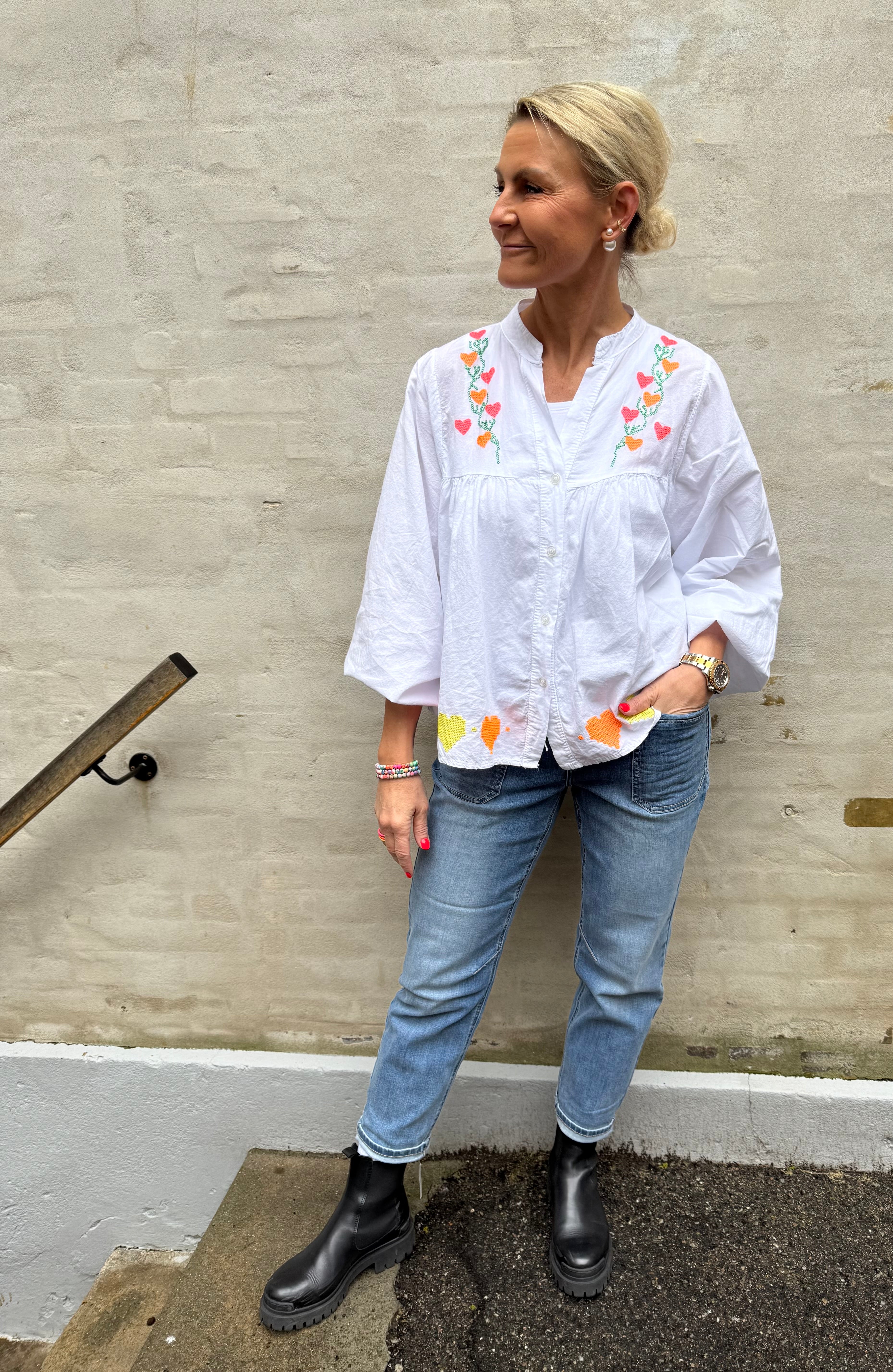 Lux Shirt w. Embrodery - White