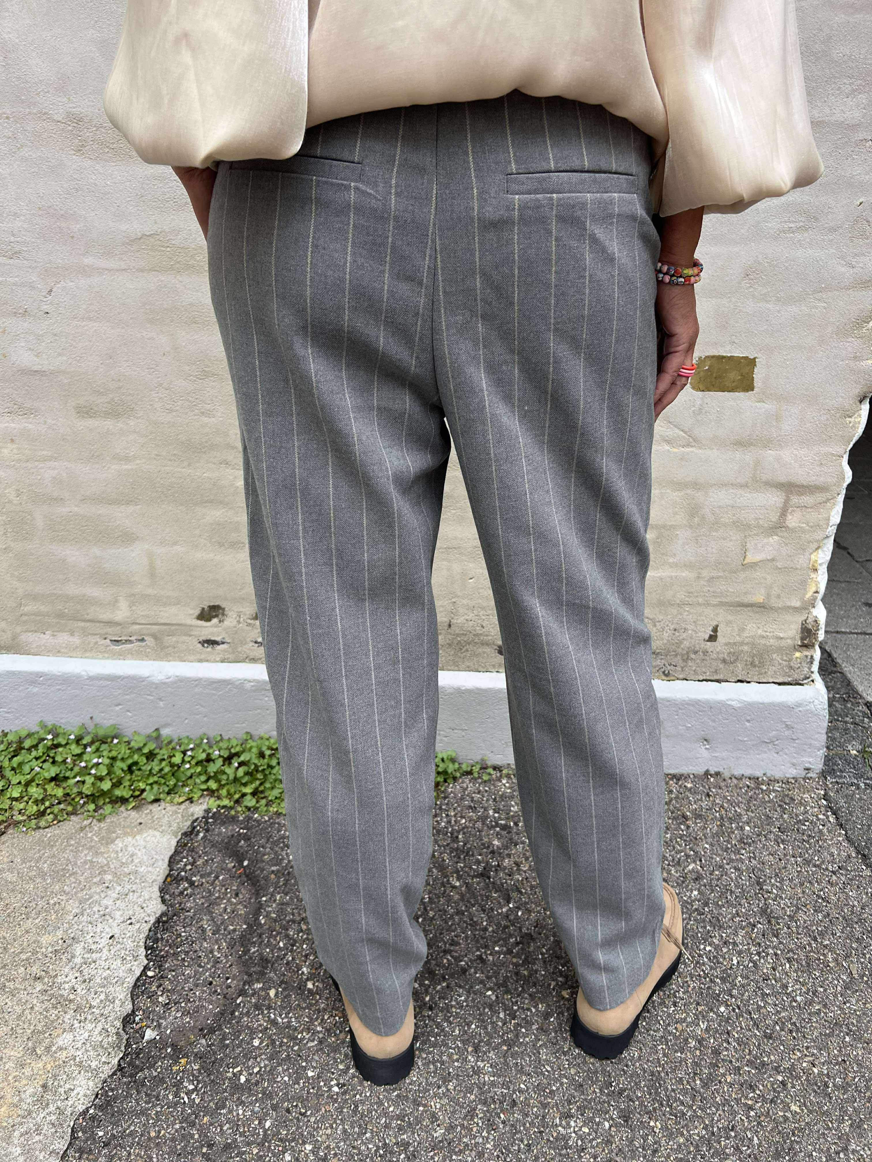 Lisa Slim Pant - Medium Grey/Humus