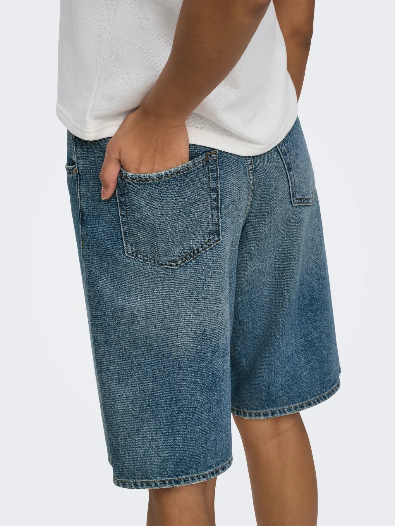 JDYLINA MW BERMUDA SHORTS - Medium Denim Blue
