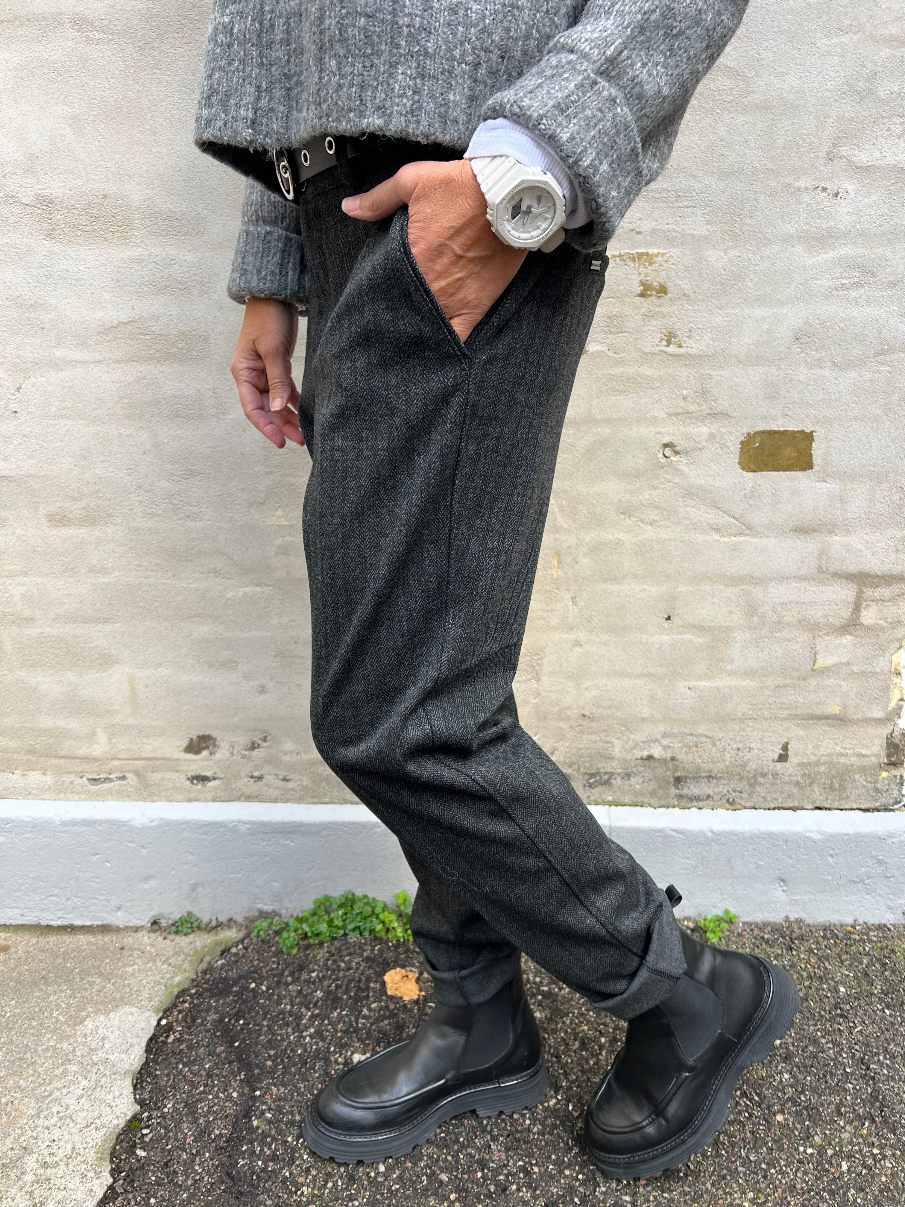 Chino Fishbone - Black