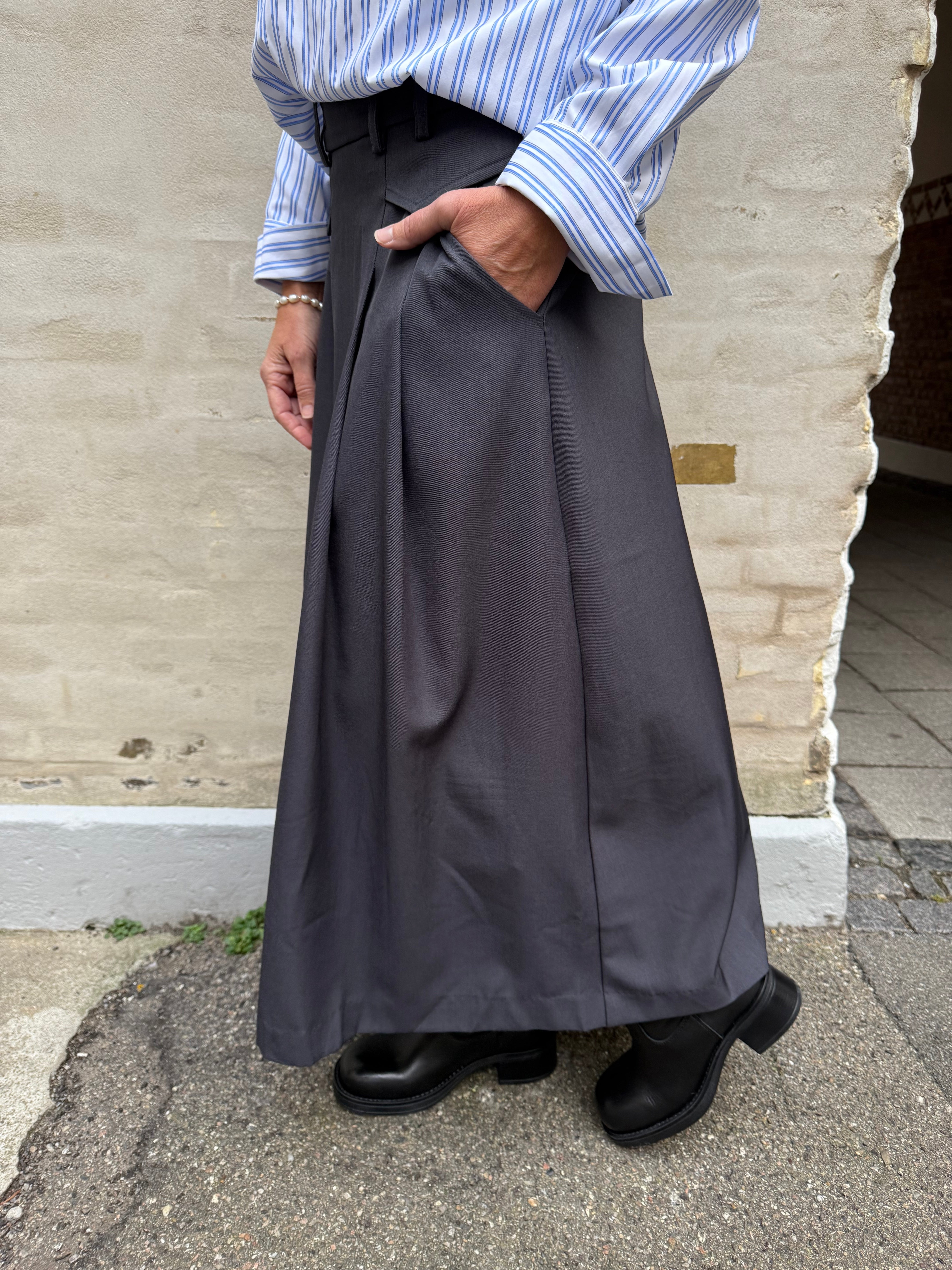 LunaCC Pocket Pleat Skirt - Walnut