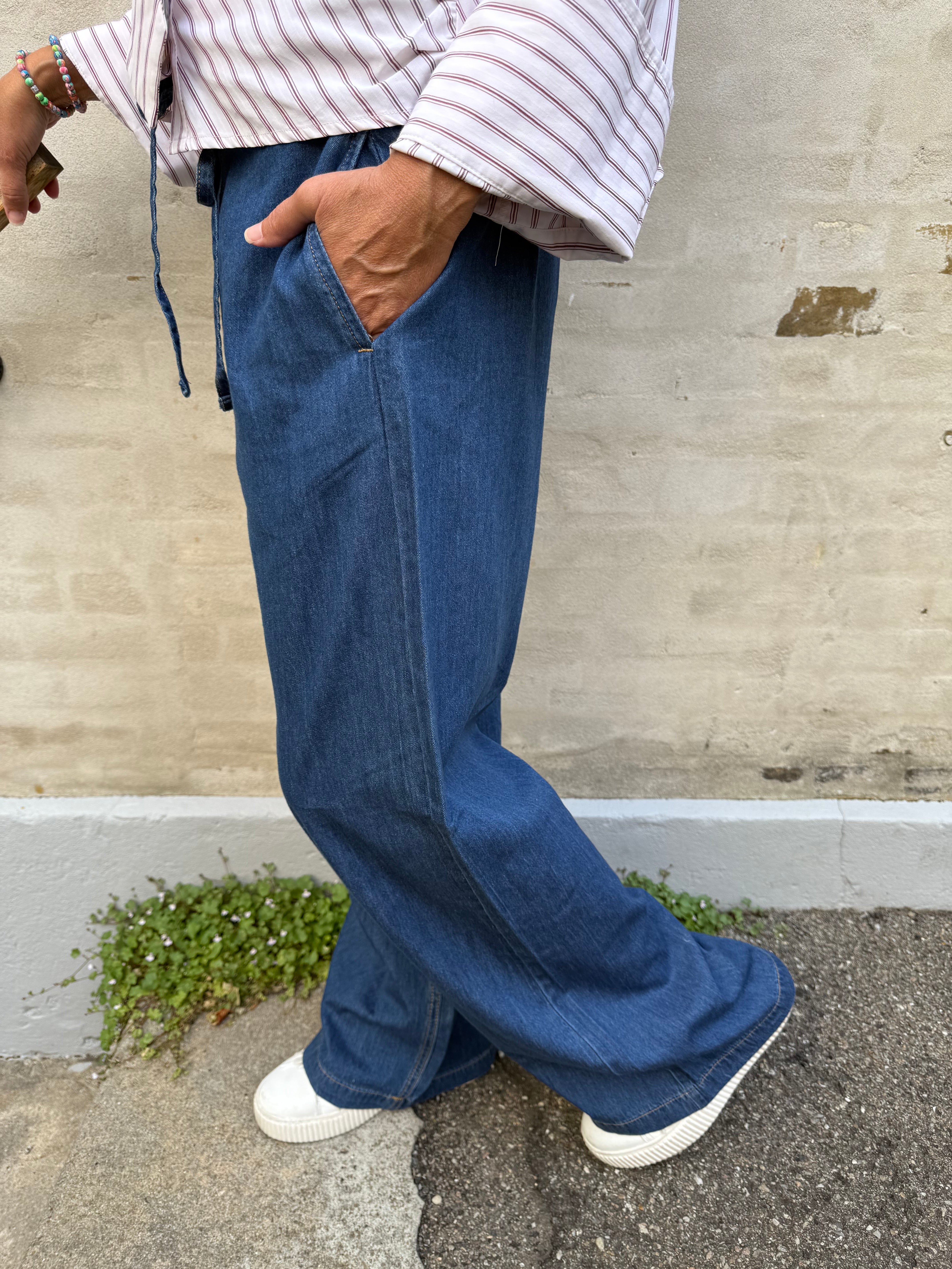 Avril Bukser - Dark Blue Wash