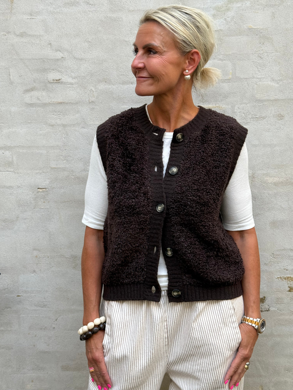 EIRA LIFE S/L ON BUTTON VEST - Chocolate Torte
