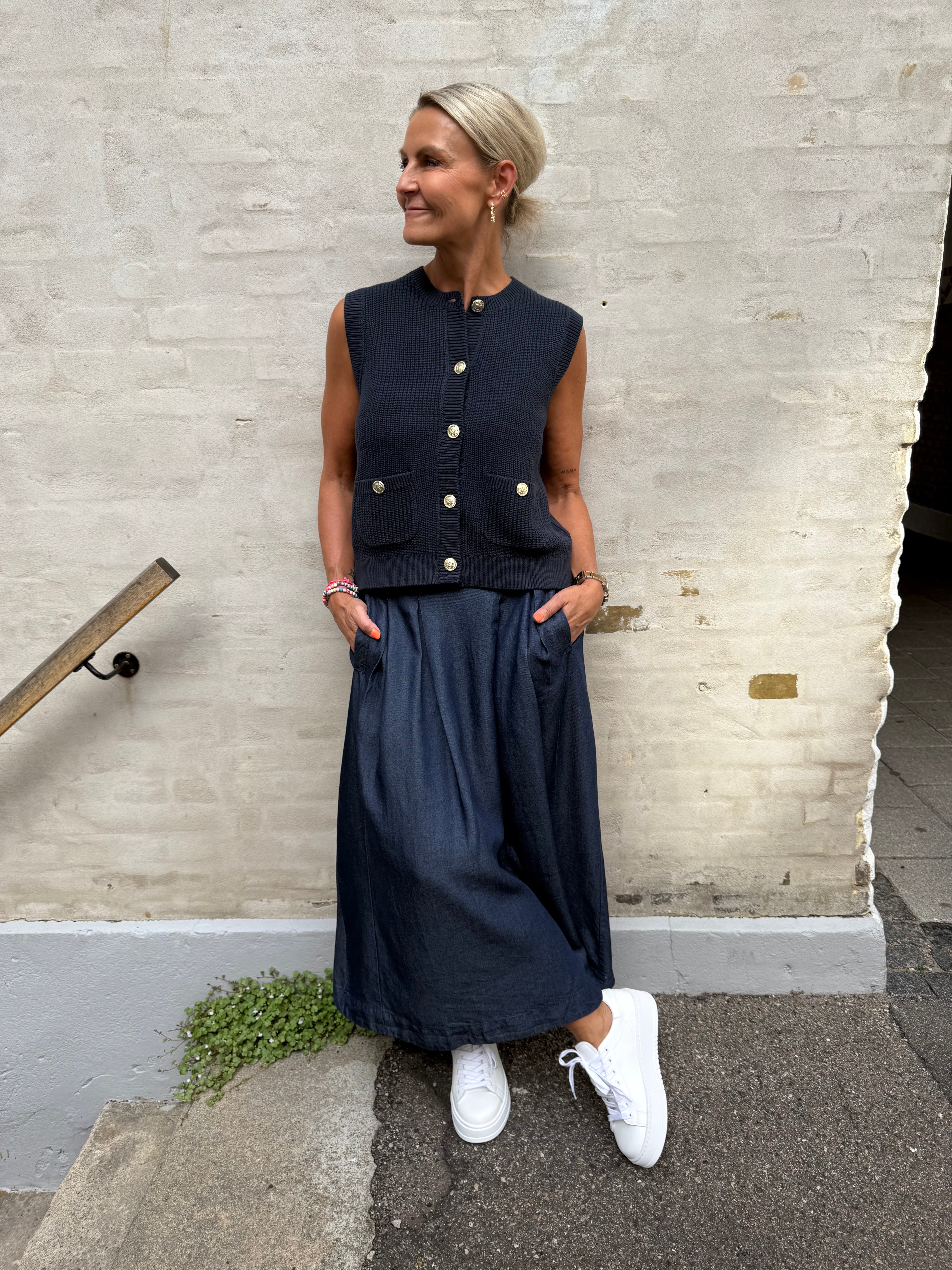 PREORDER-STELLA O-NECK VEST - Total Eclipse