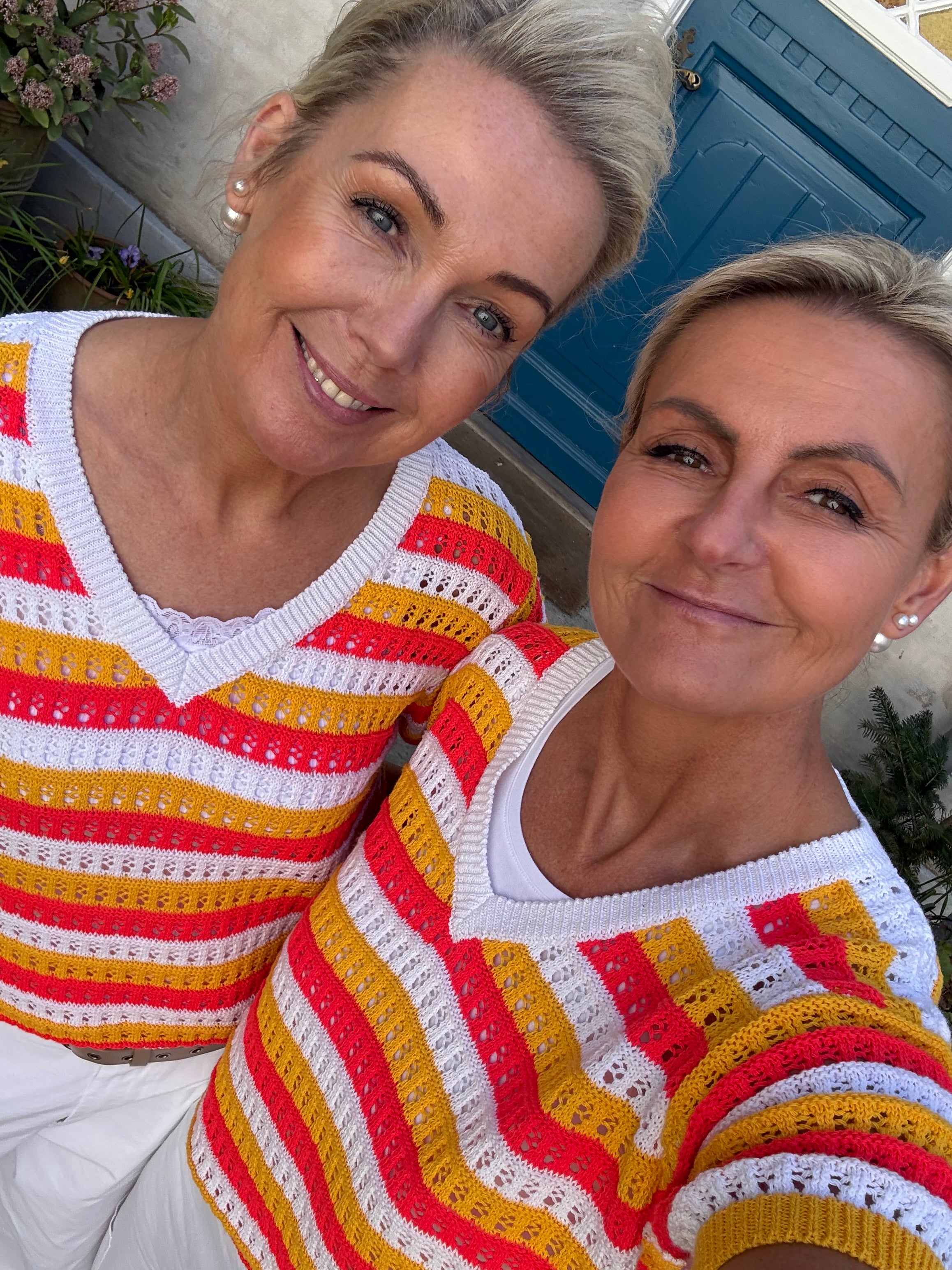 Knitted Striped v-neck T-Shirt - Off White/Orange