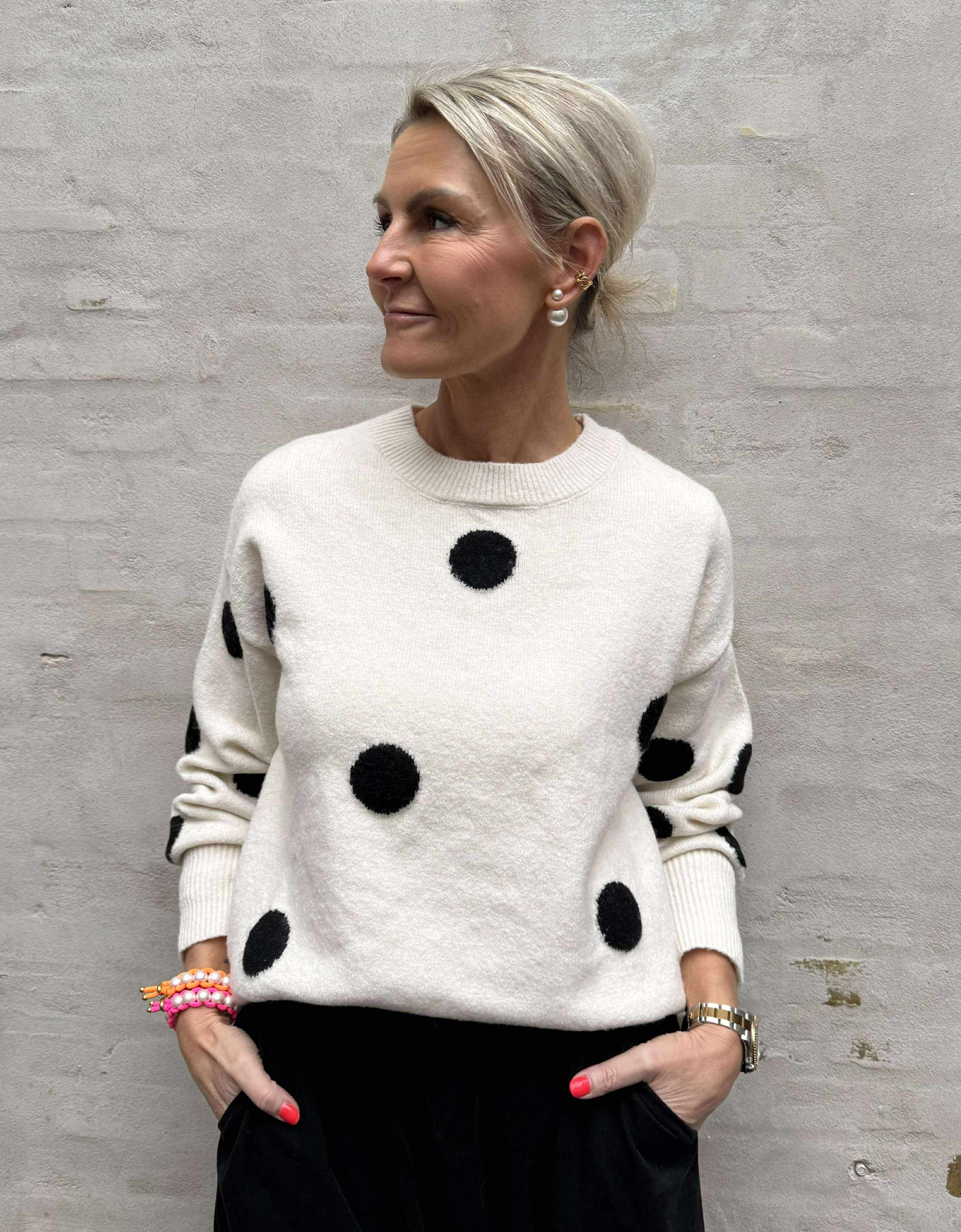 MONICA LIFE LS O-NECK DOT PULL - Cloud Dancer BLACK DOTS NORTH