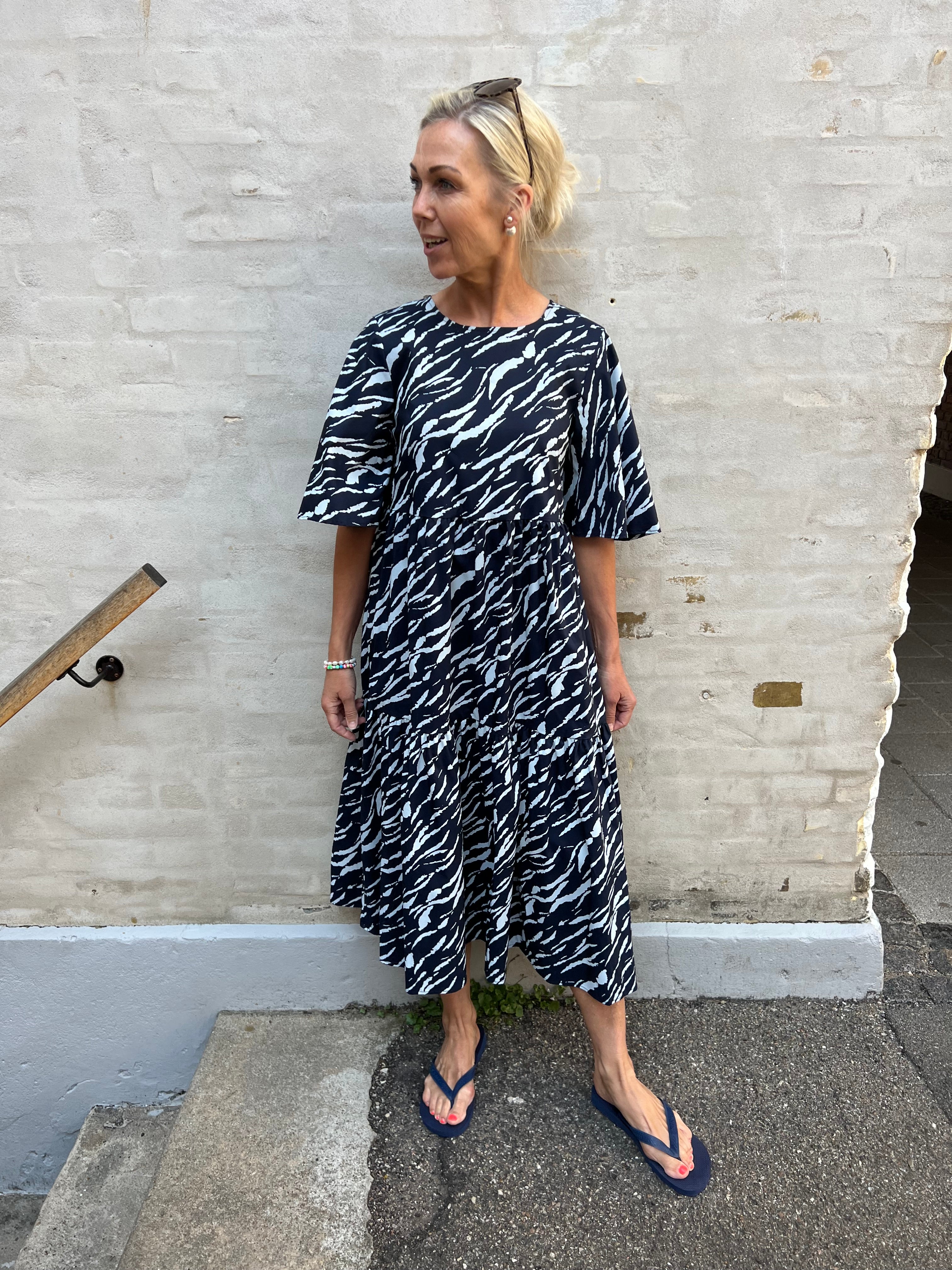 Melanie new 2/4 midi dress light blue graphic