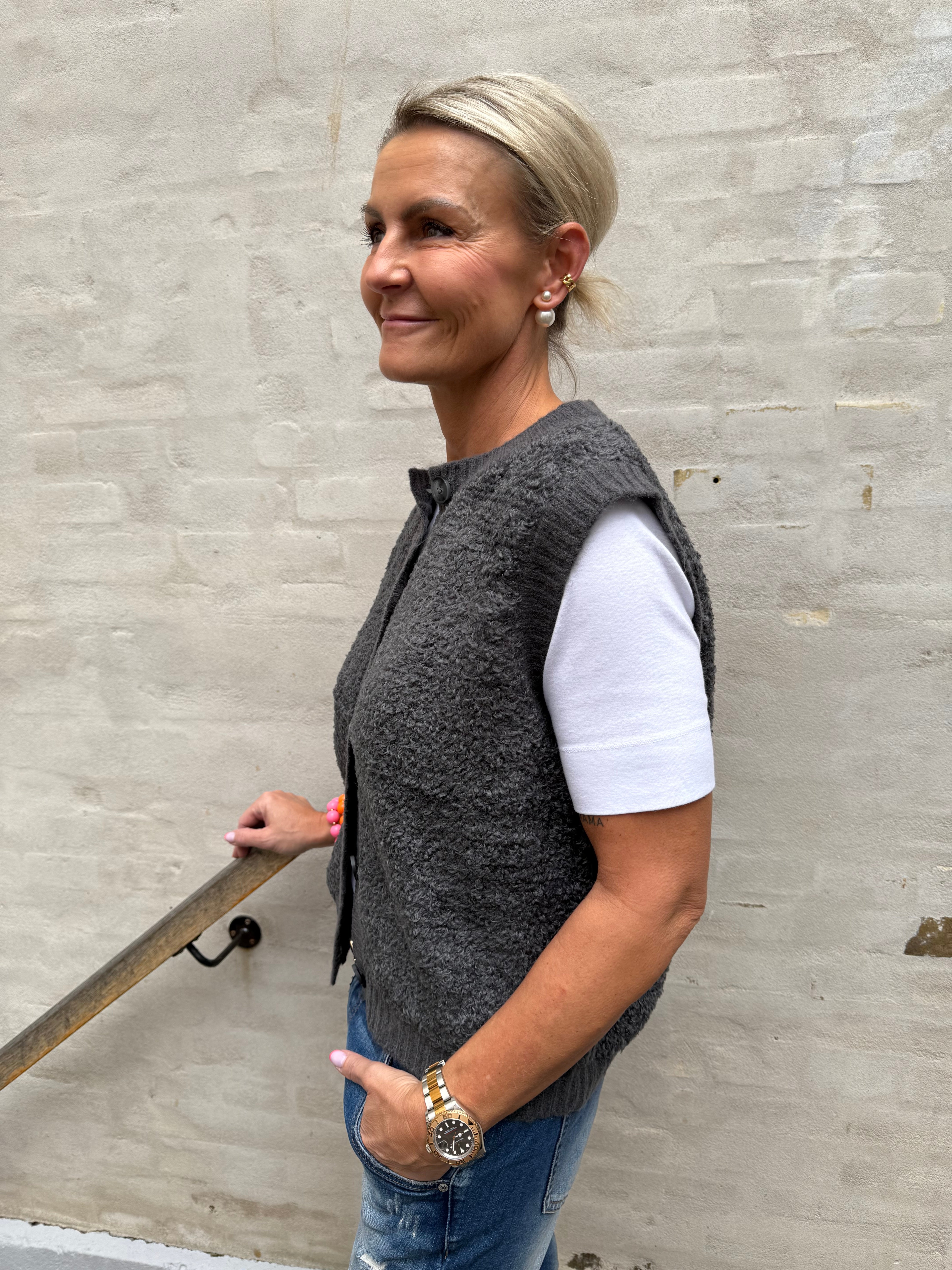 EIRA LIFE S/L ON BUTTON VEST - Asphalt