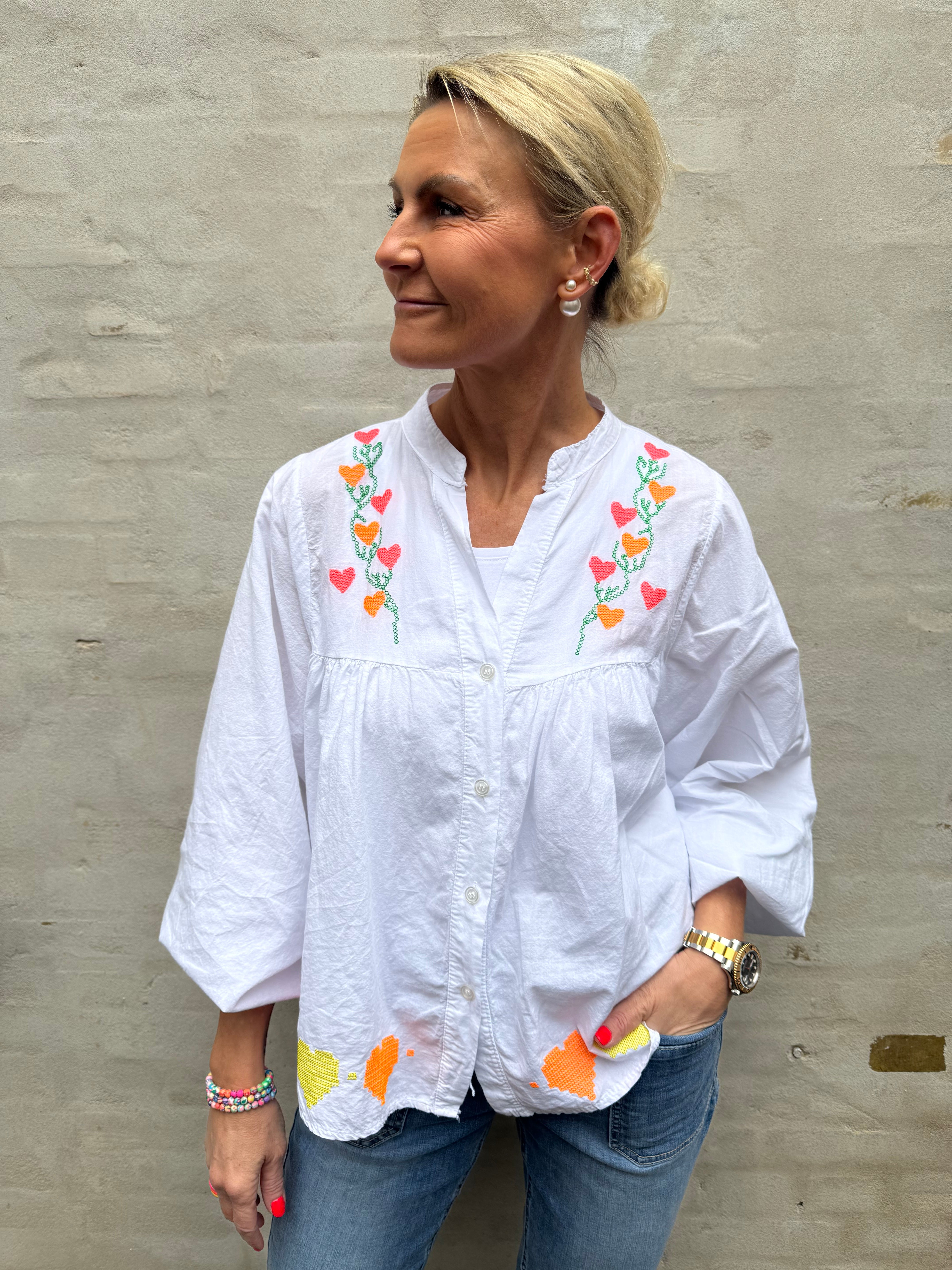 Lux Shirt w. Embrodery - White