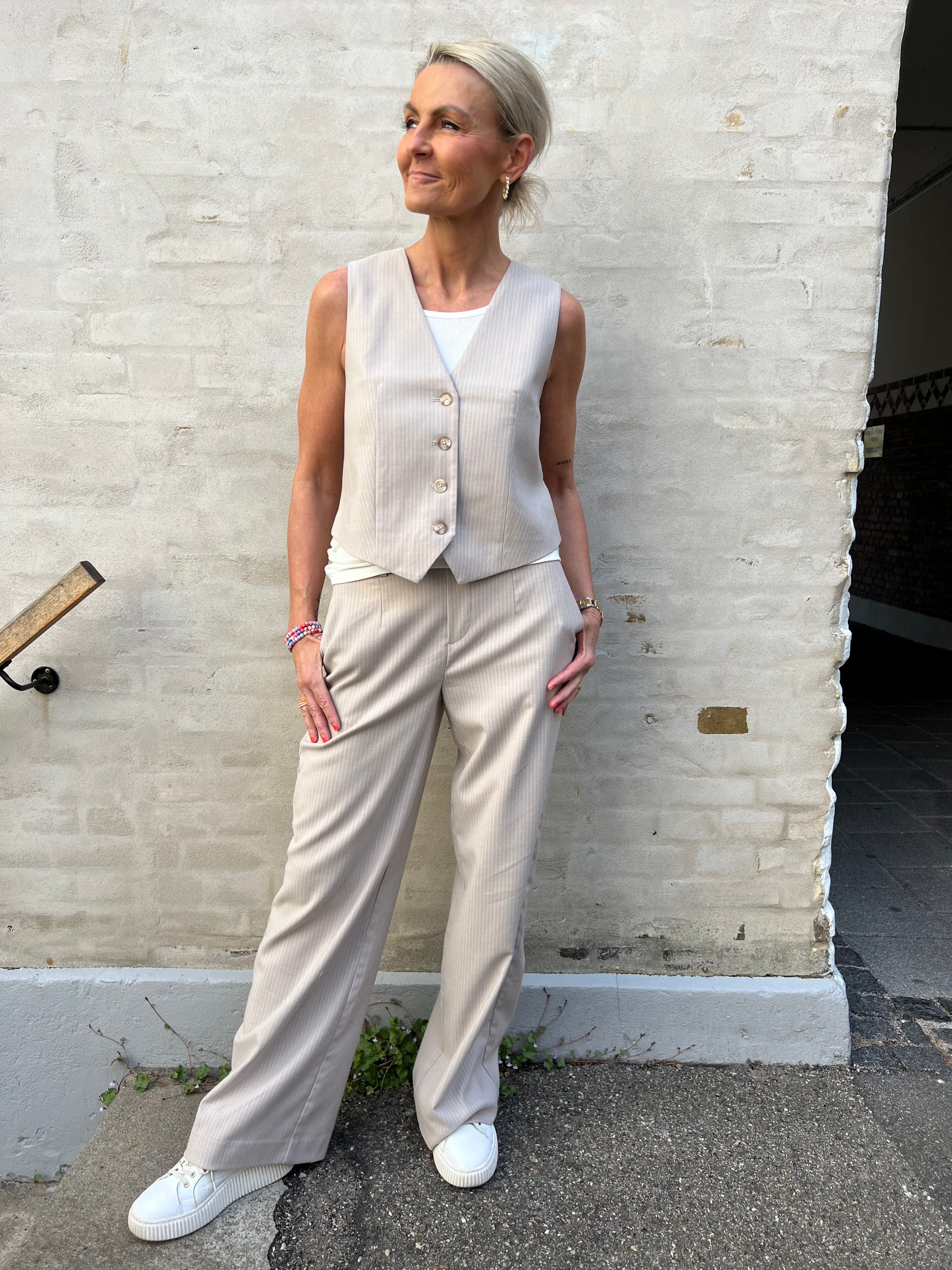Lisa Short Waistcoat Sandshell/Cloud Dancer
