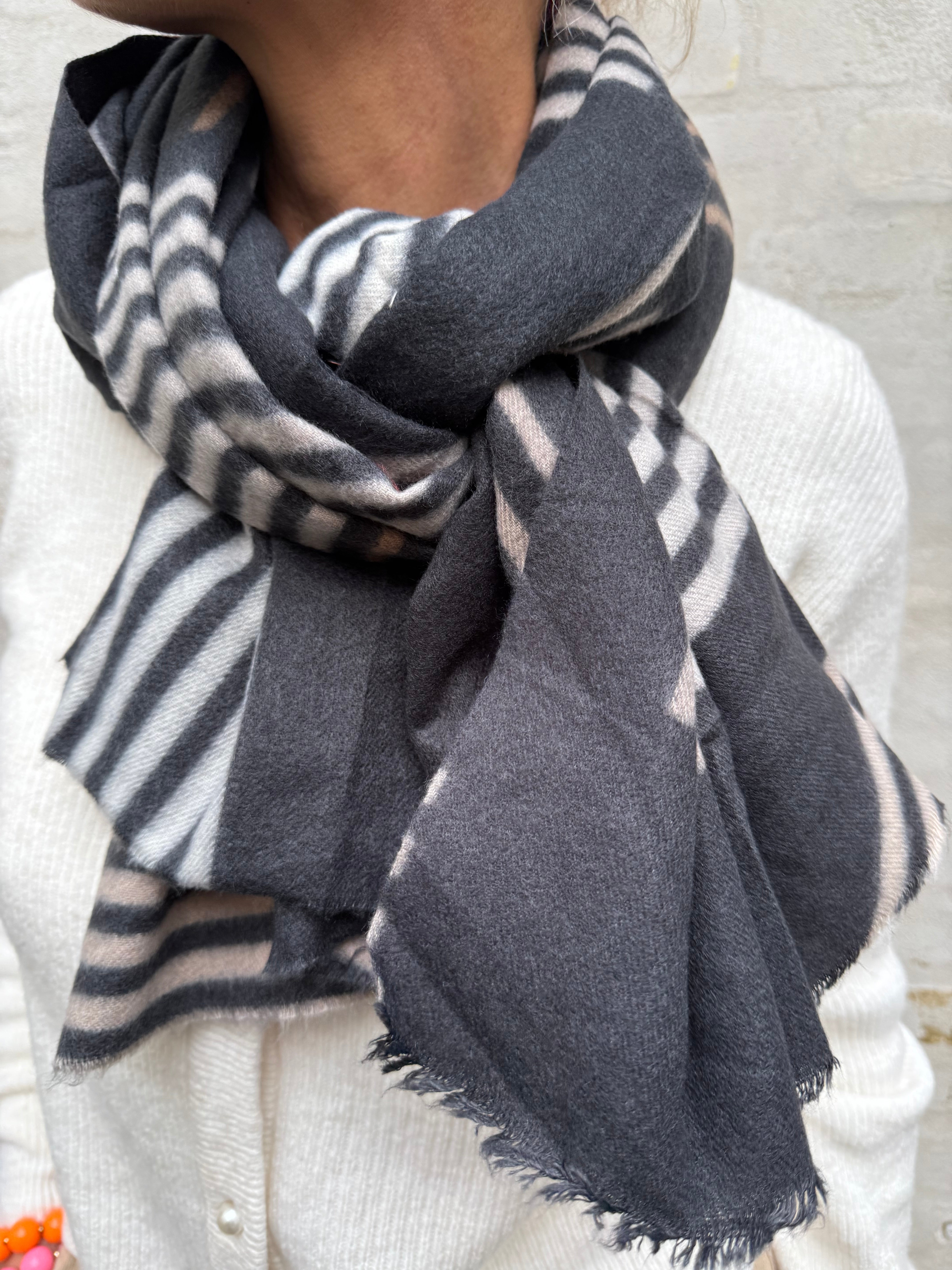 Winther Scarf - Black
