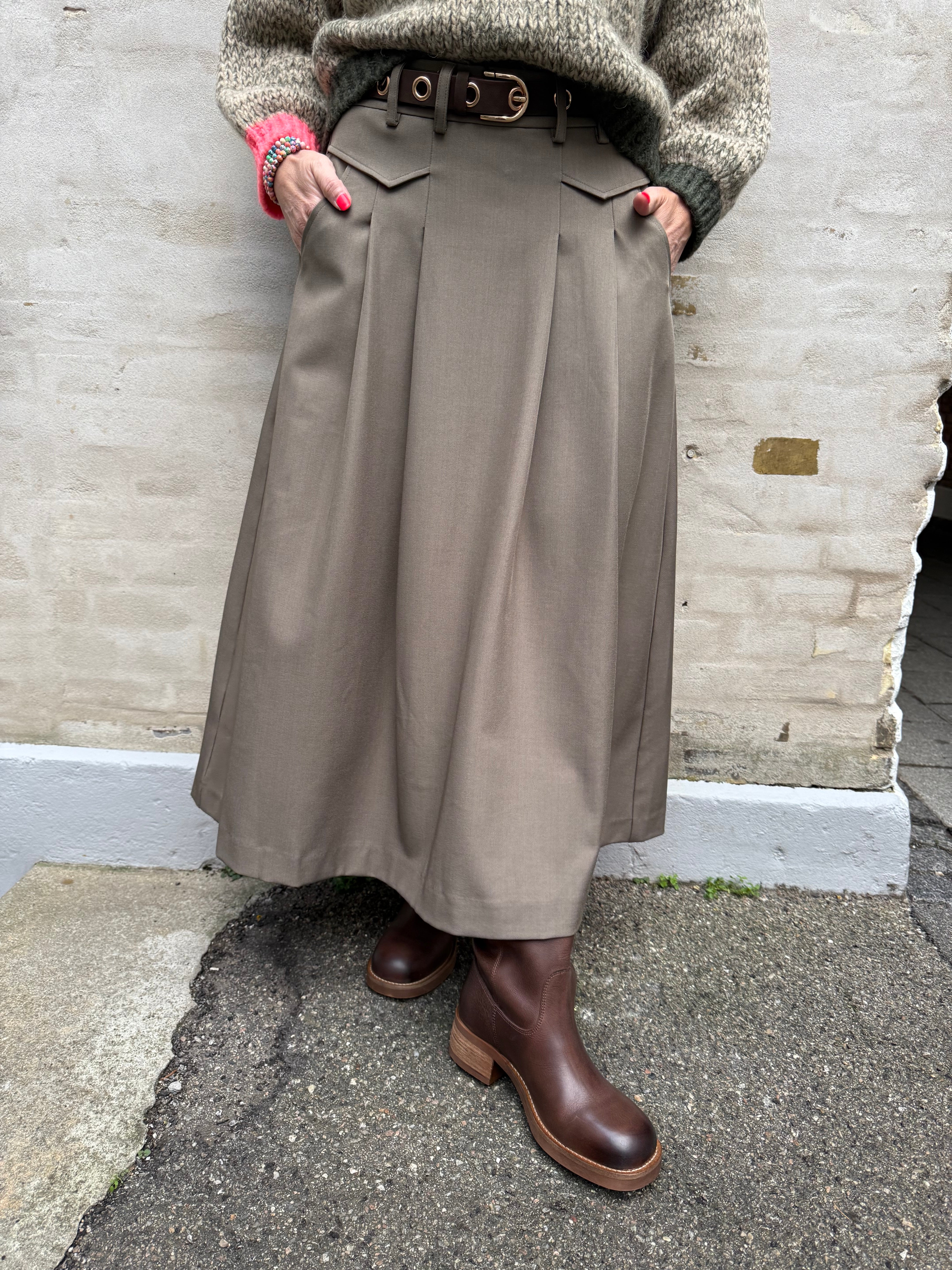 LunaCC Pocket Pleat Skirt - Walnut