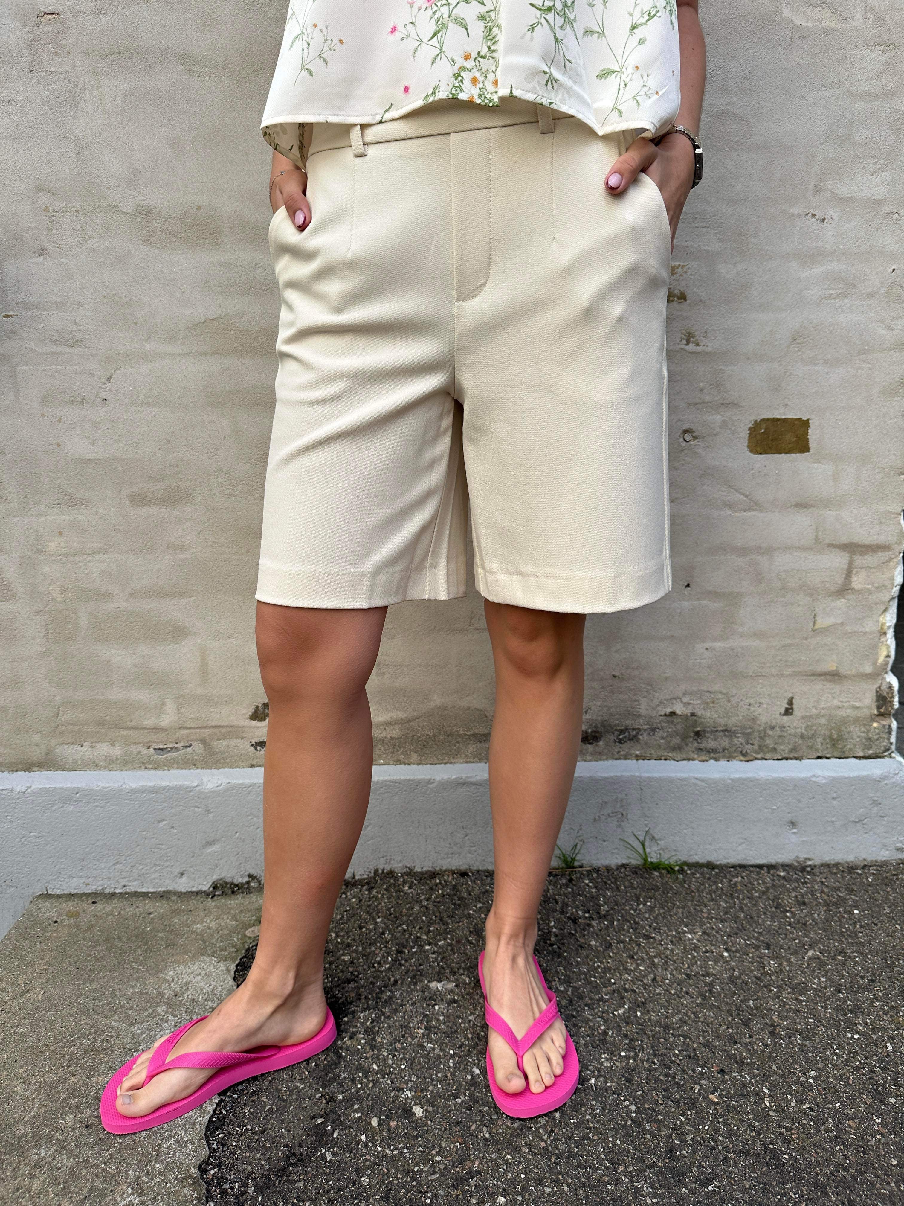Lisa wide shorts sandshell