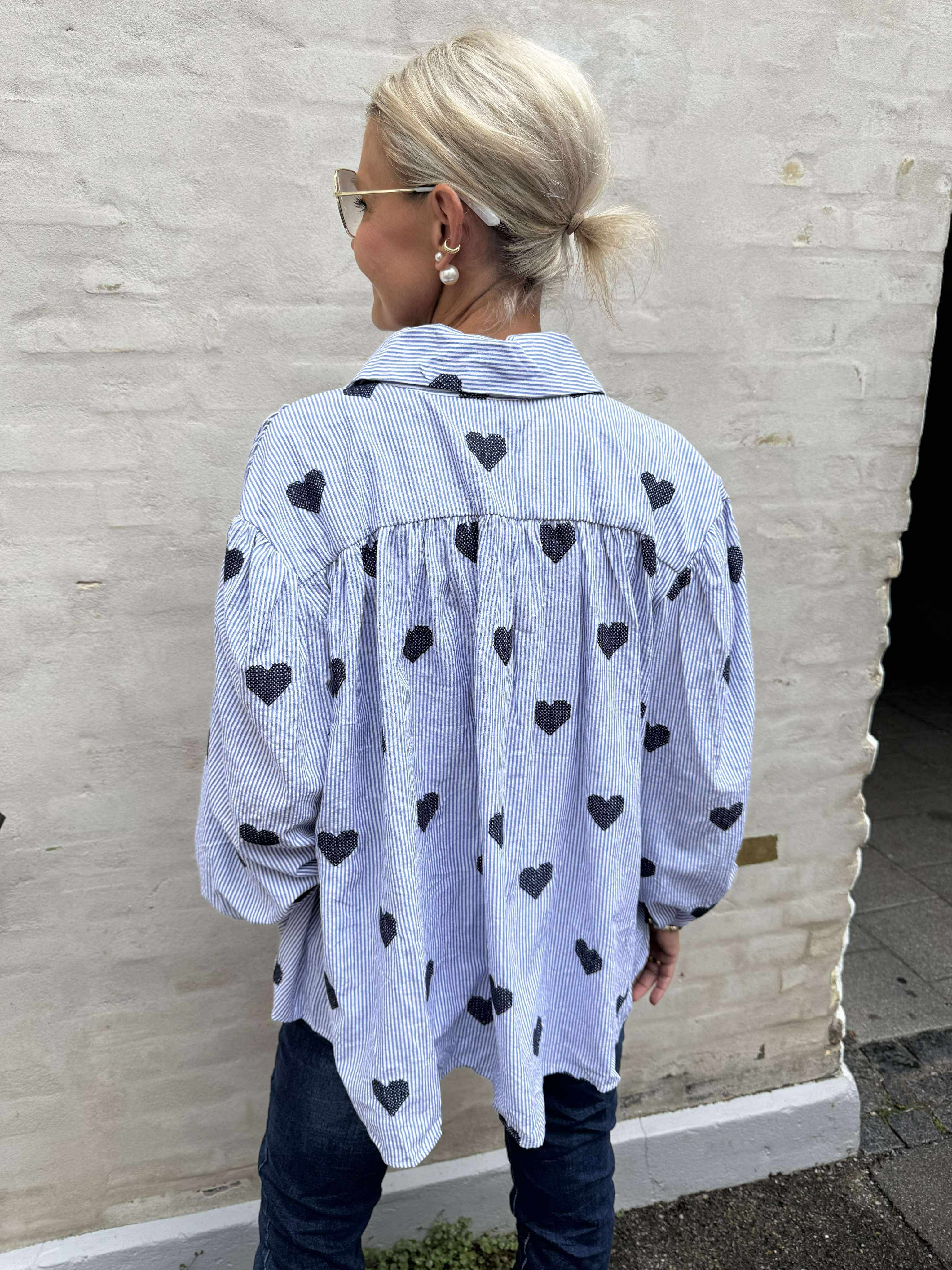 Shirt w. Striped & Embrodery Hearts - Navy Blue