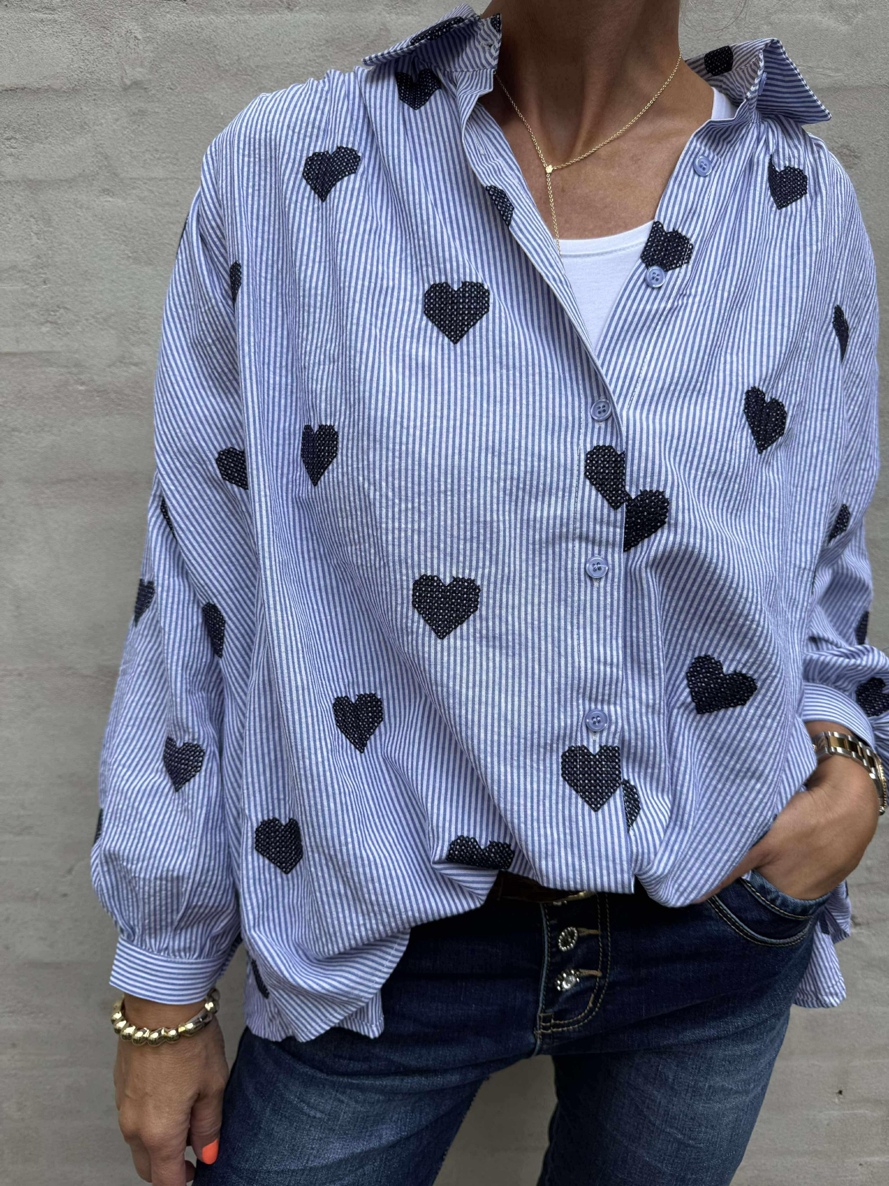 Shirt w. Striped & Embrodery Hearts - Navy Blue