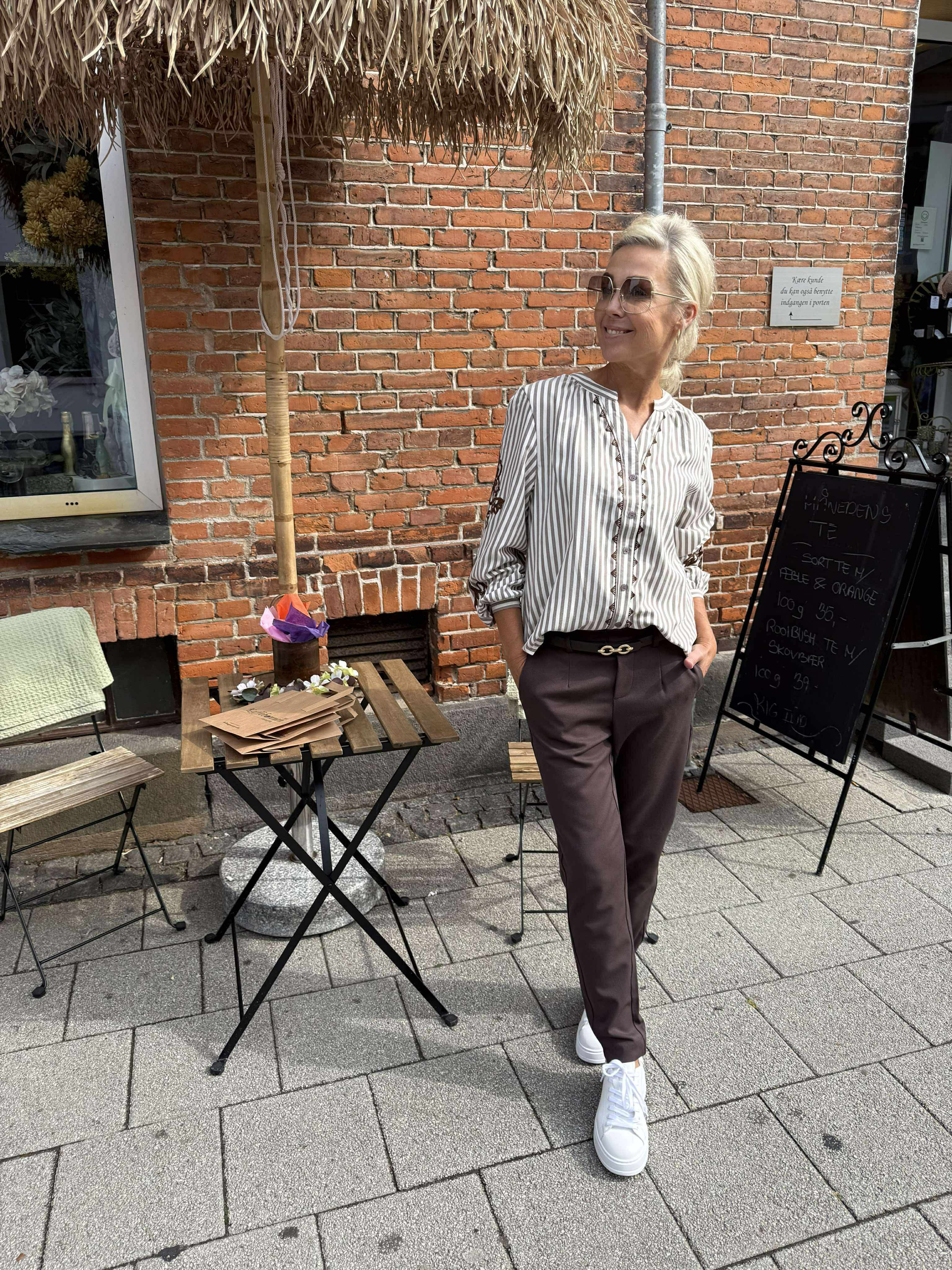 Stribet skjorte w. brodery - Marron