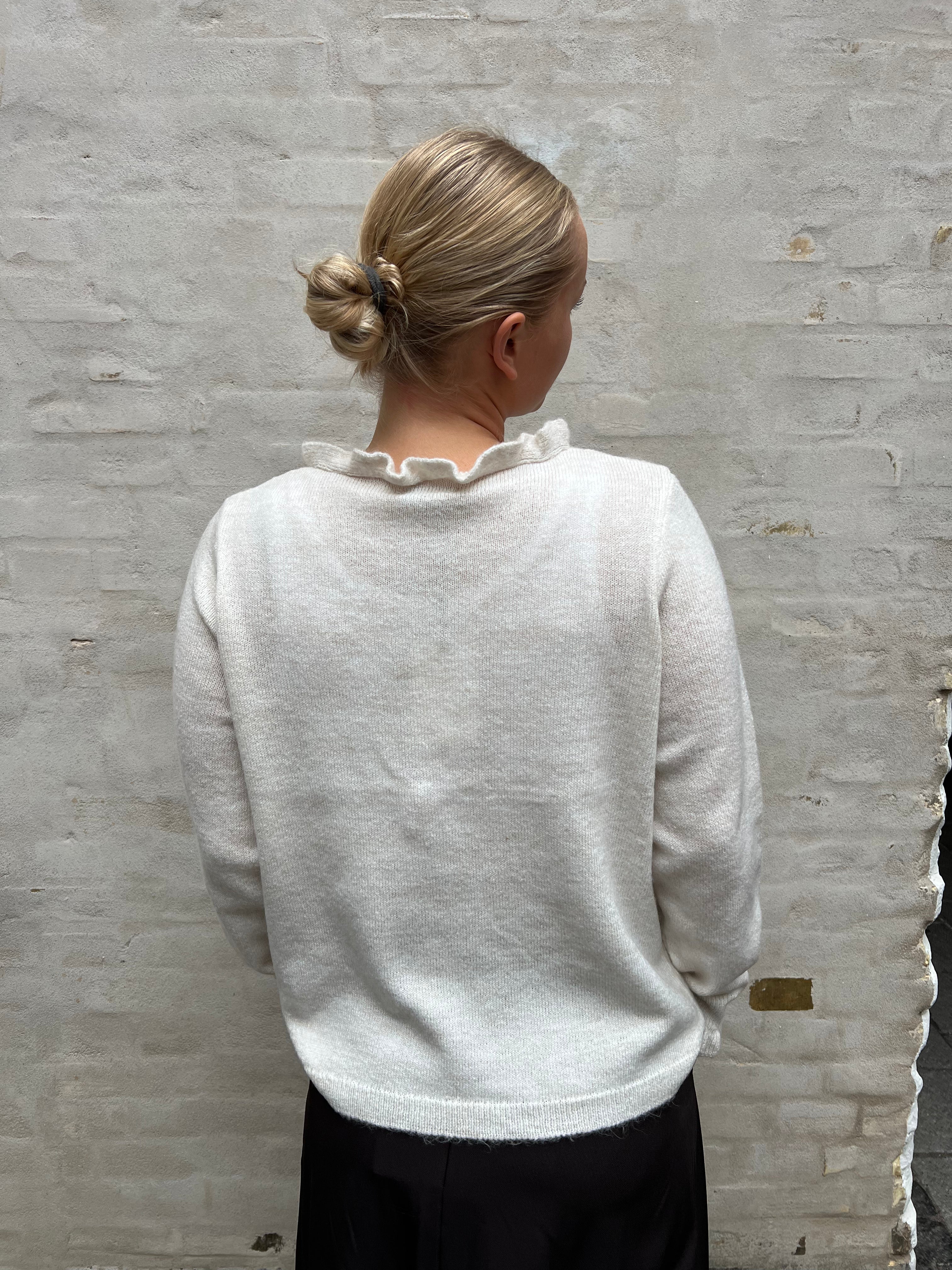 LETTY V-NECK FRILL PULLOVER - Egret MELANGE