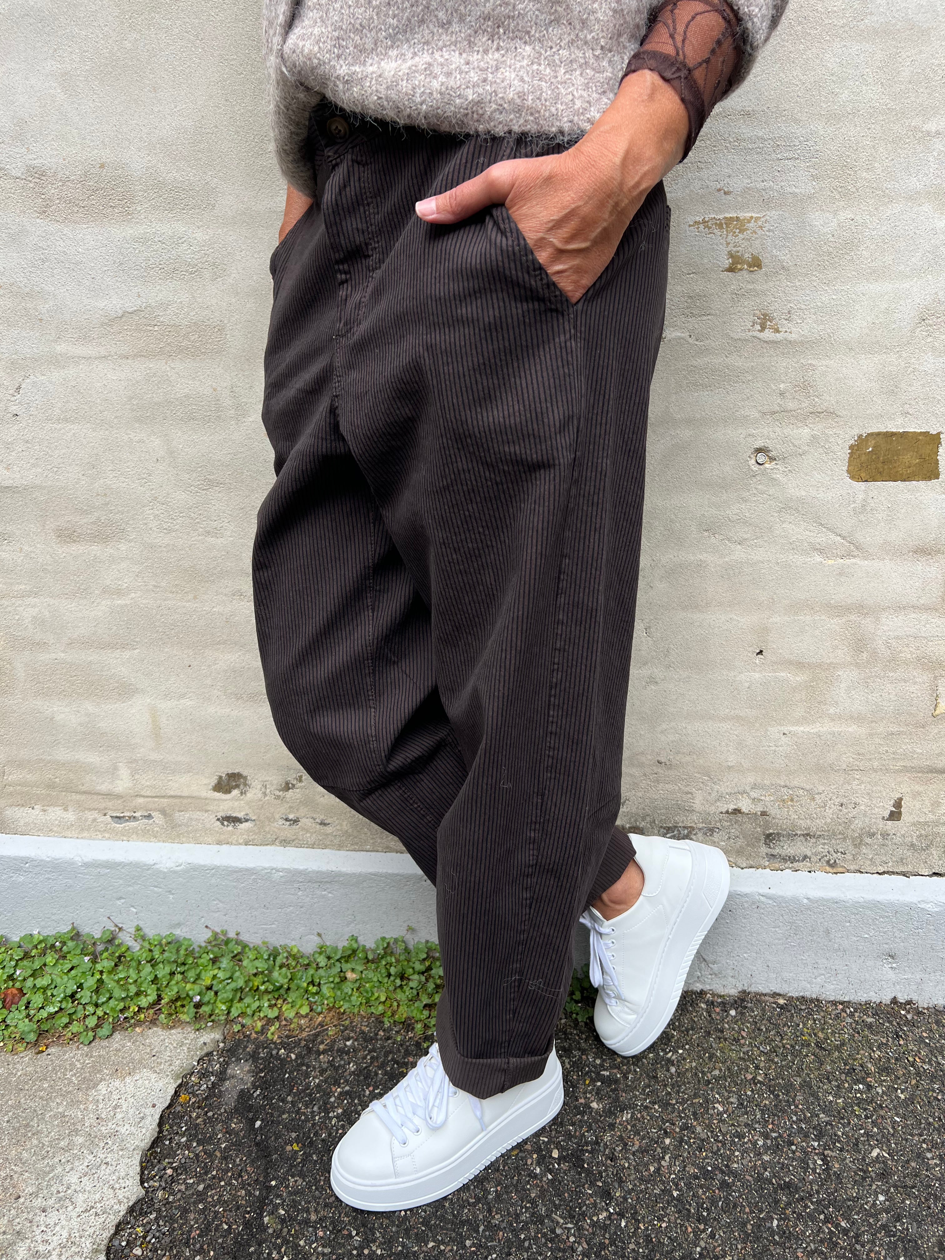 String P - Brown