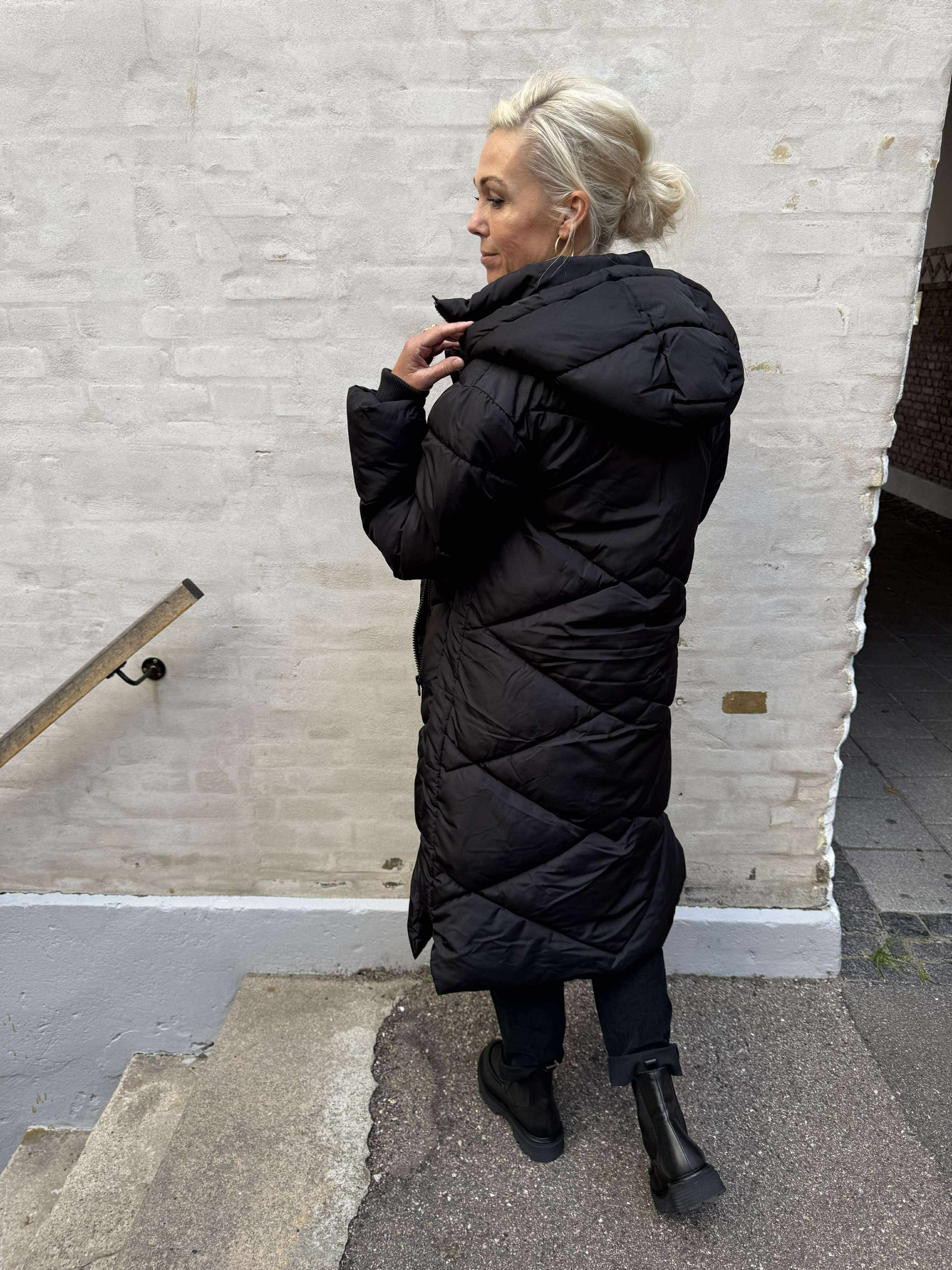 VISTA LIFE PADDED HOOD JACKET - Black