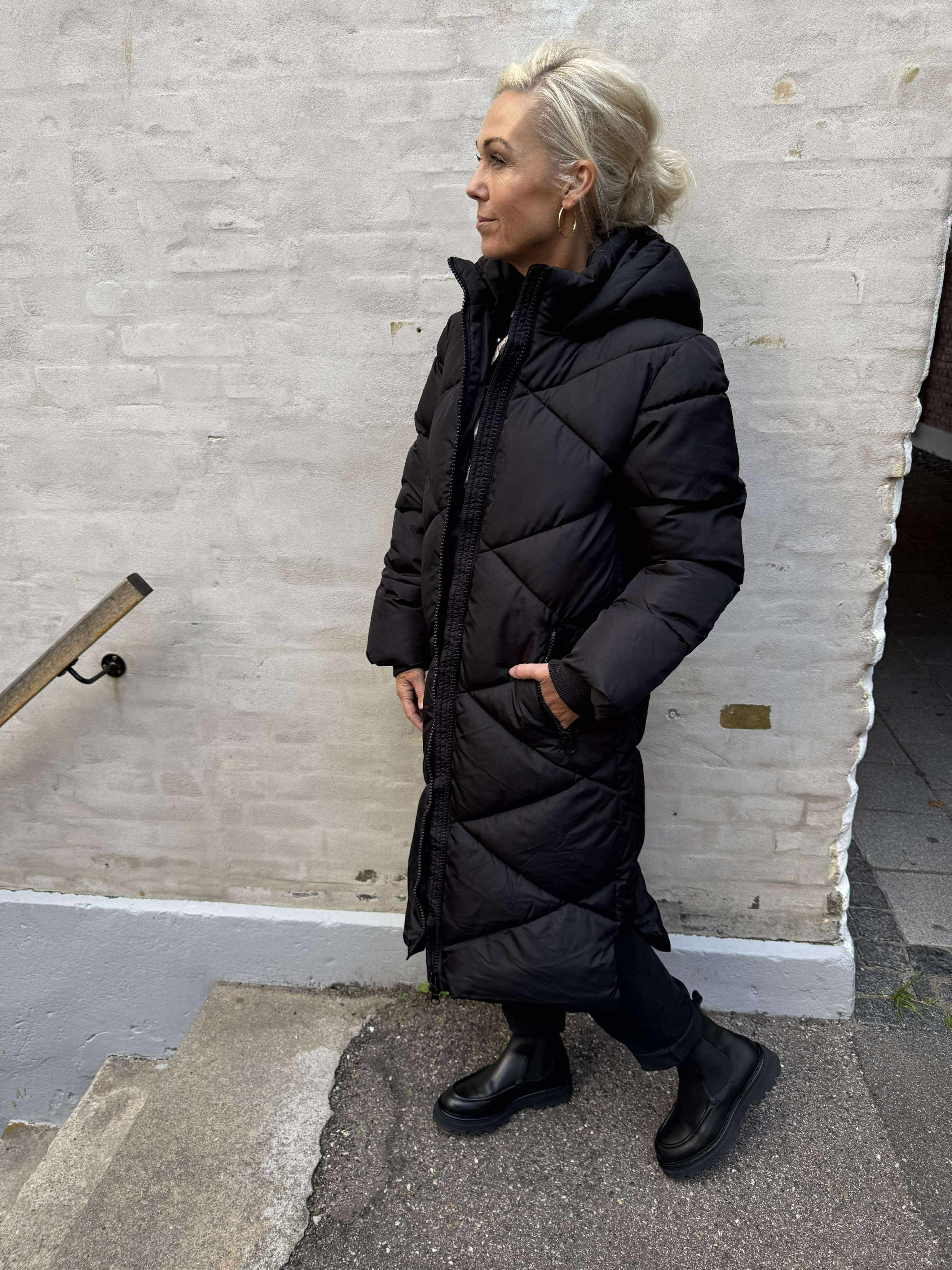 VISTA LIFE PADDED HOOD JACKET - Black