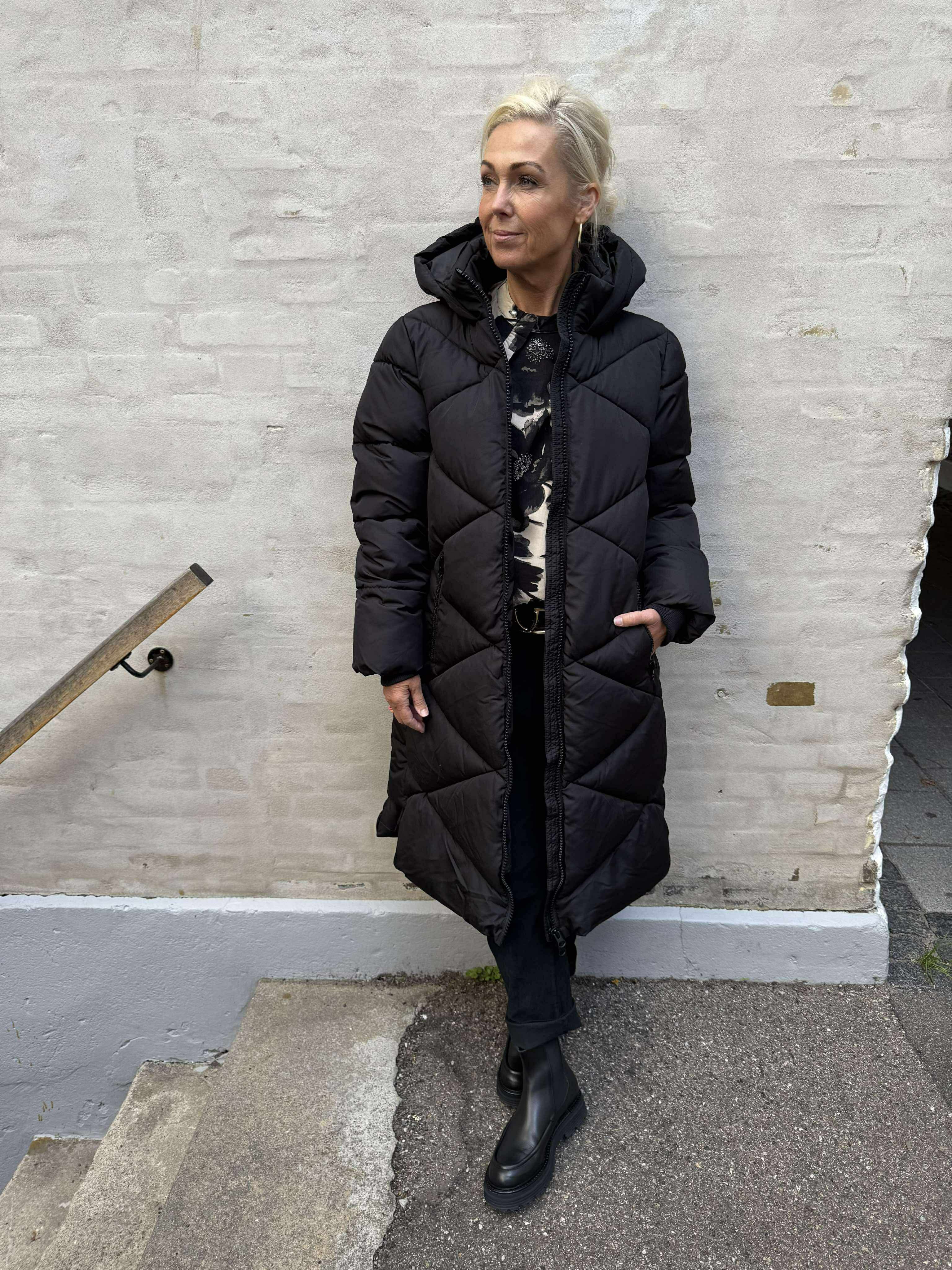 VISTA LIFE PADDED HOOD JACKET - Black