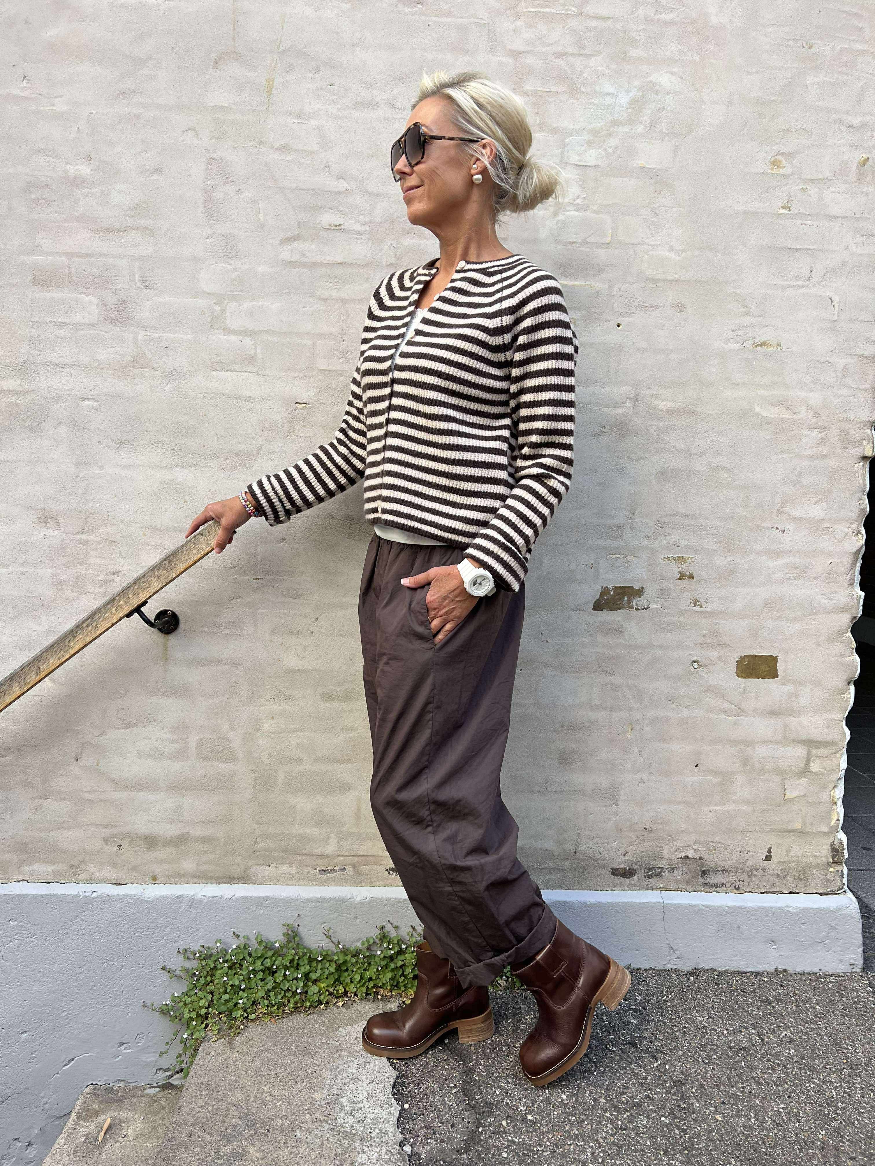 MALOU O-NECK STRIPE CARDIGAN - Silver Gray/HOT FUDGE