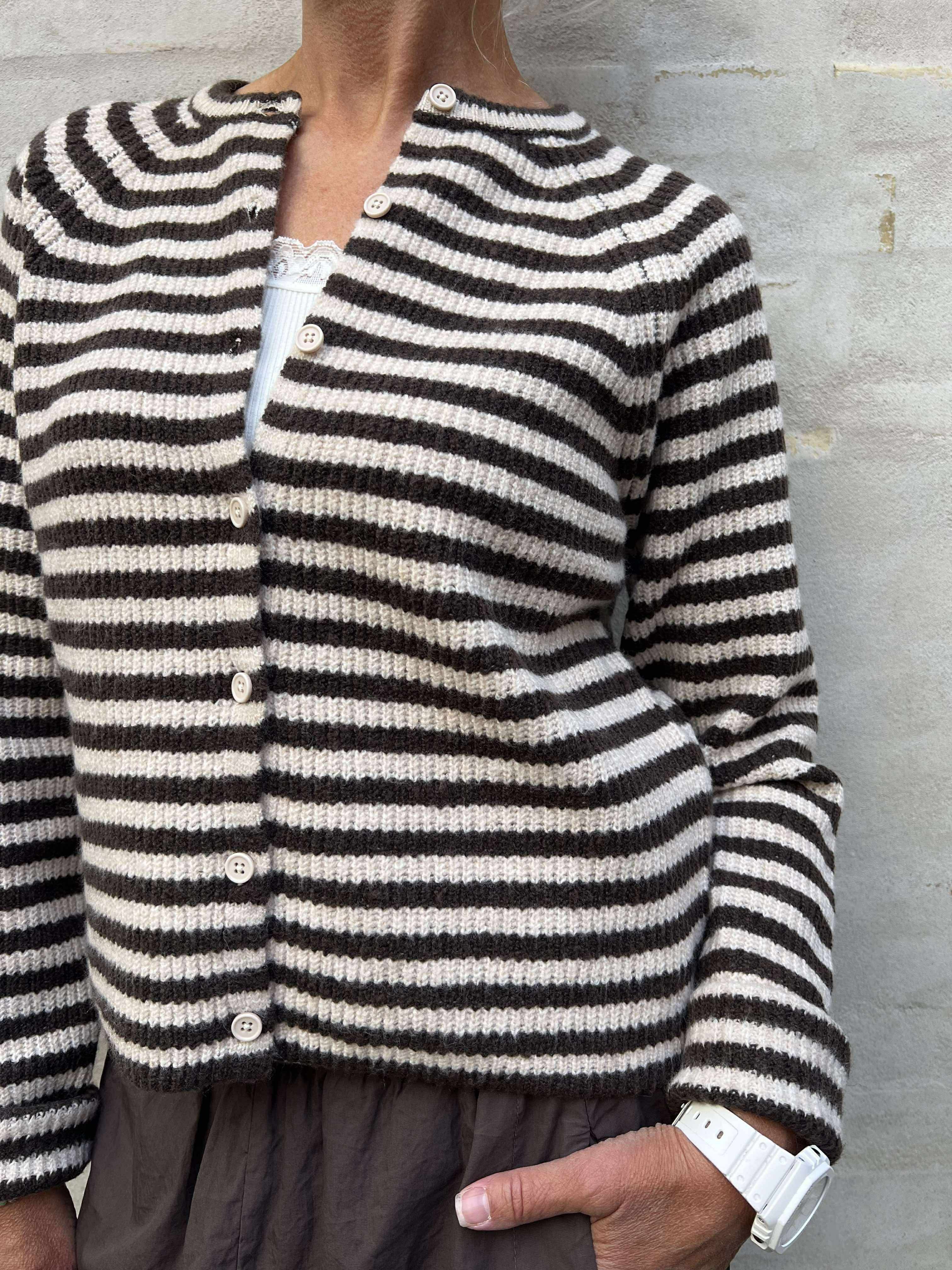 MALOU O-NECK STRIPE CARDIGAN - Silver Gray/HOT FUDGE