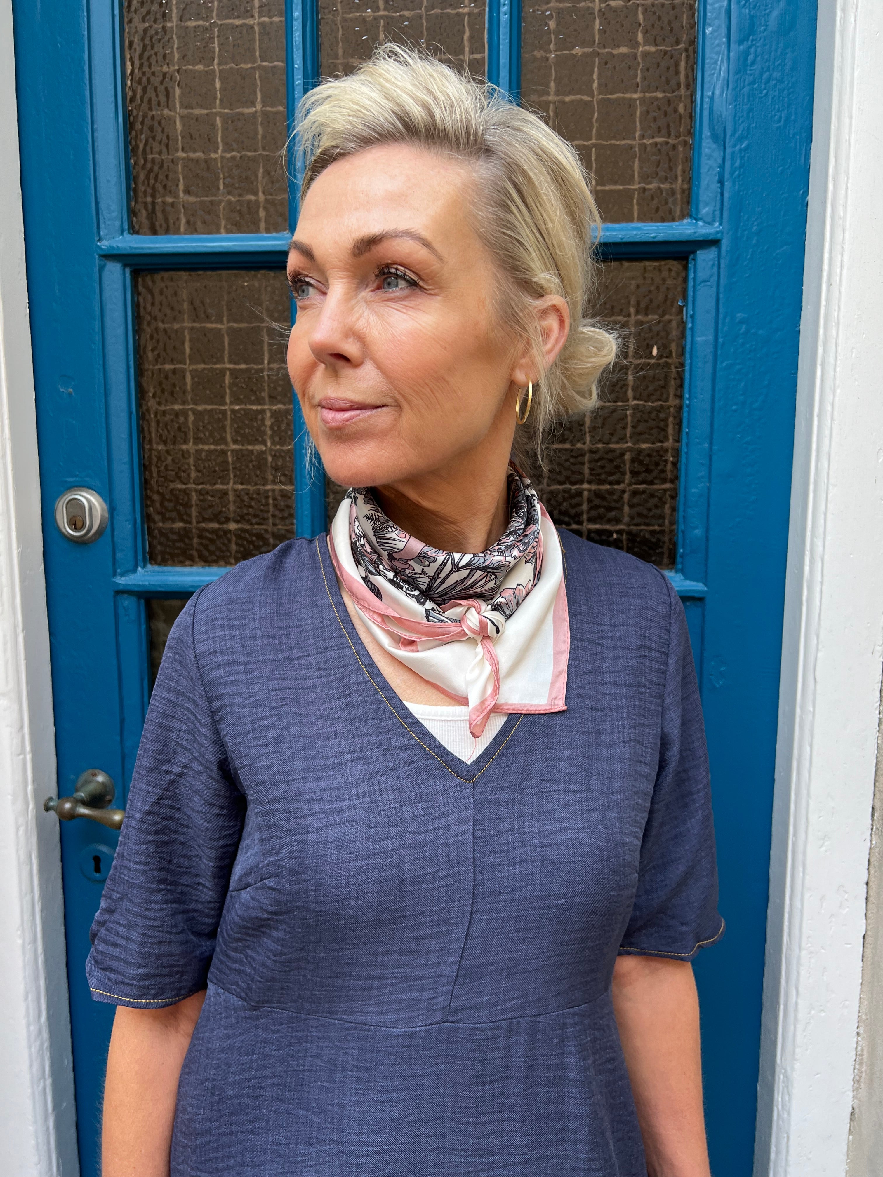 Rosa silk scarf
