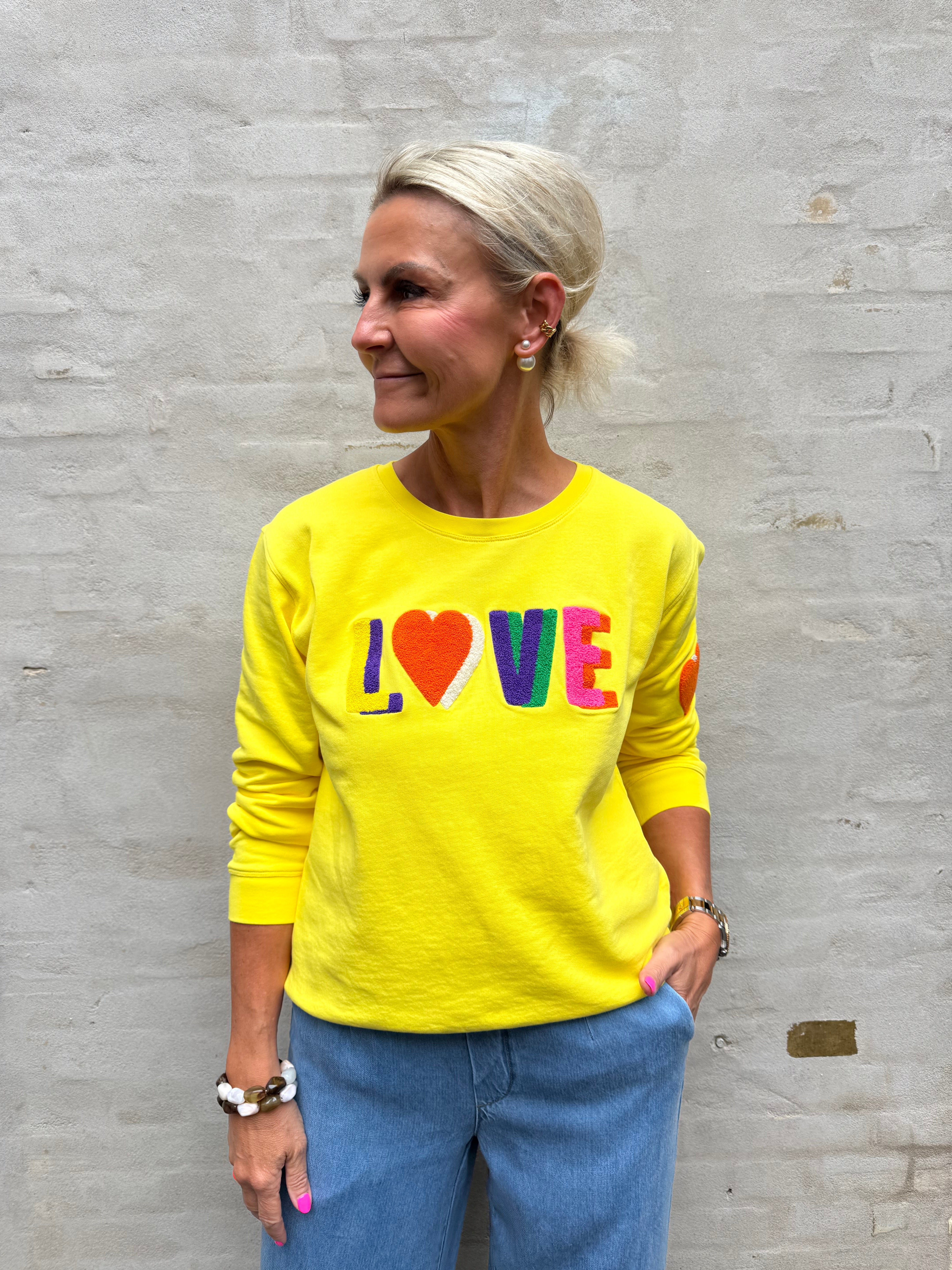 Sweat LOVE - Auora rosa med orange broderi klassiker