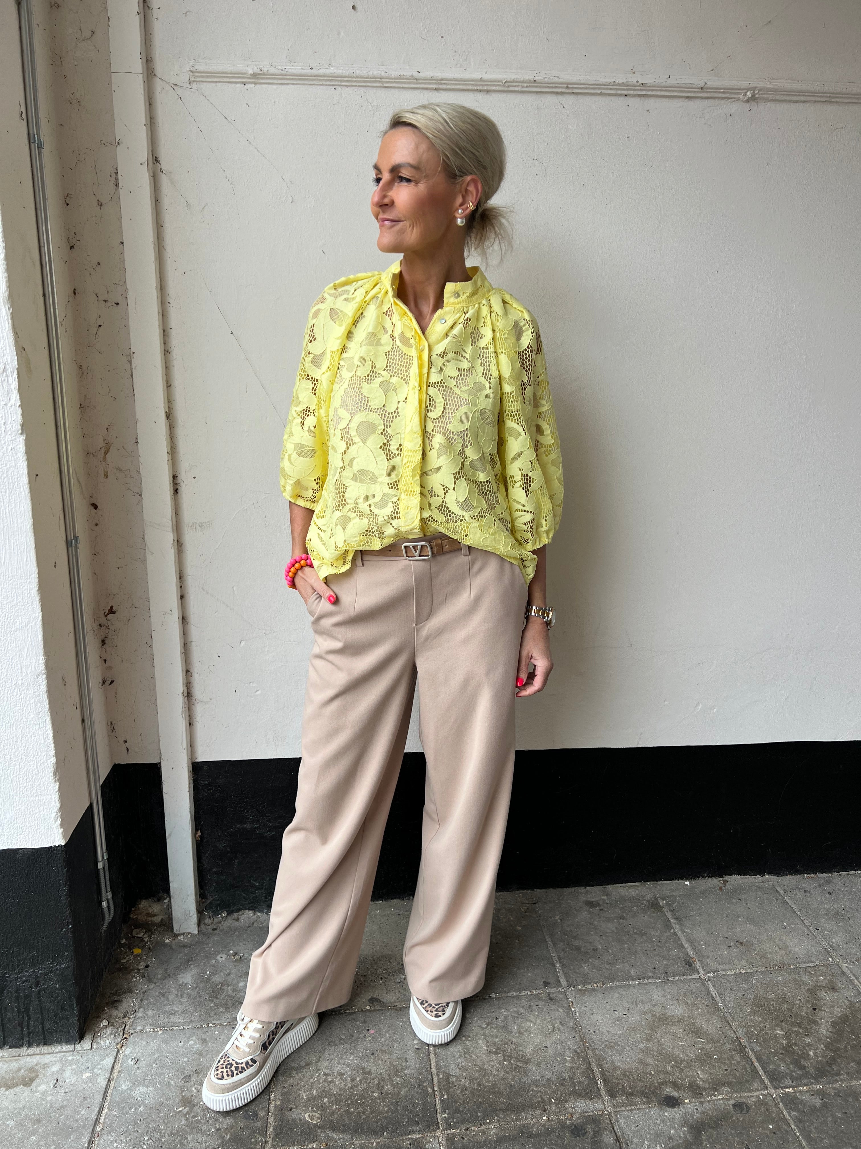 Sia big lace blouse yellow