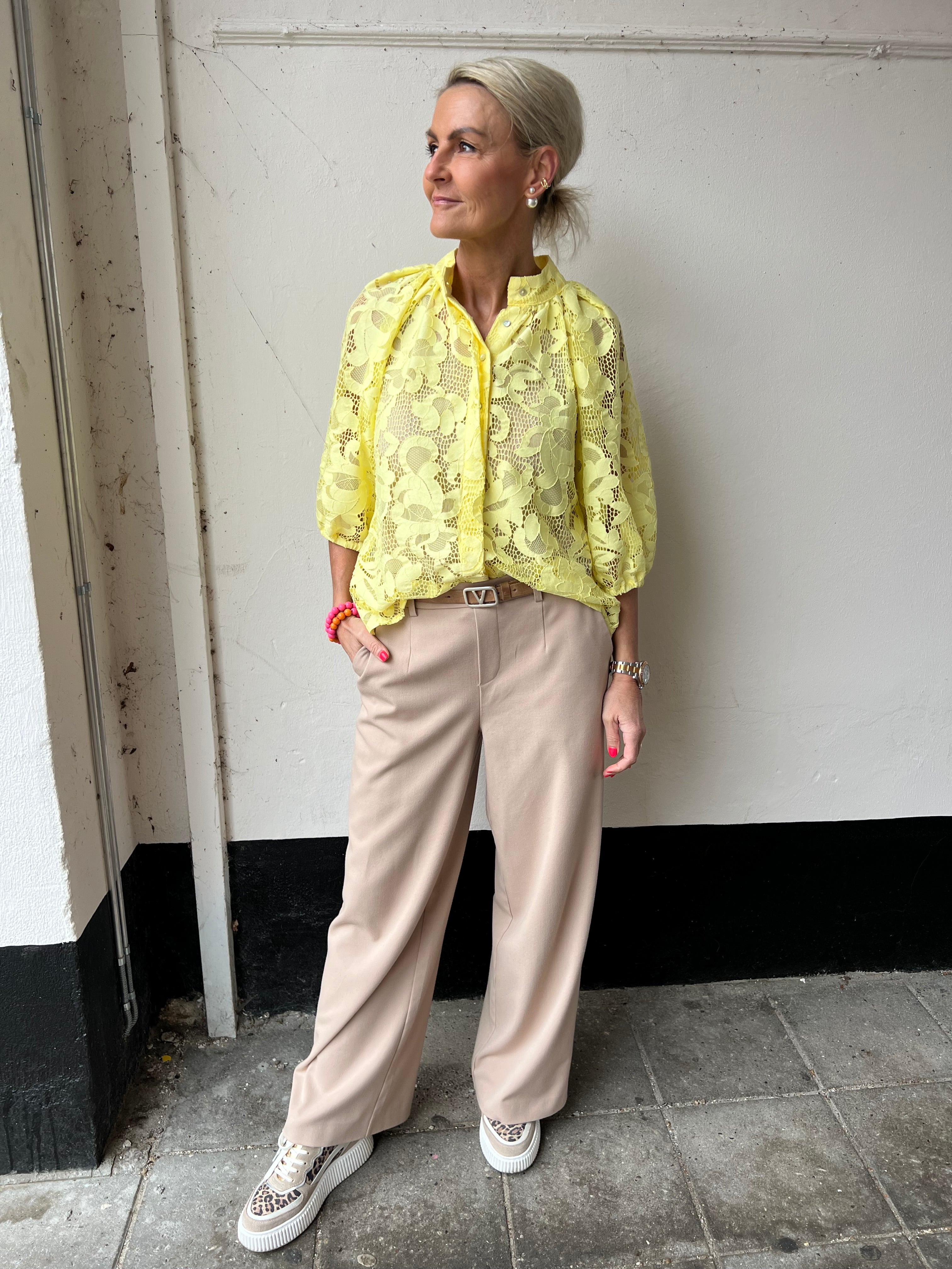 Sia big lace blouse yellow