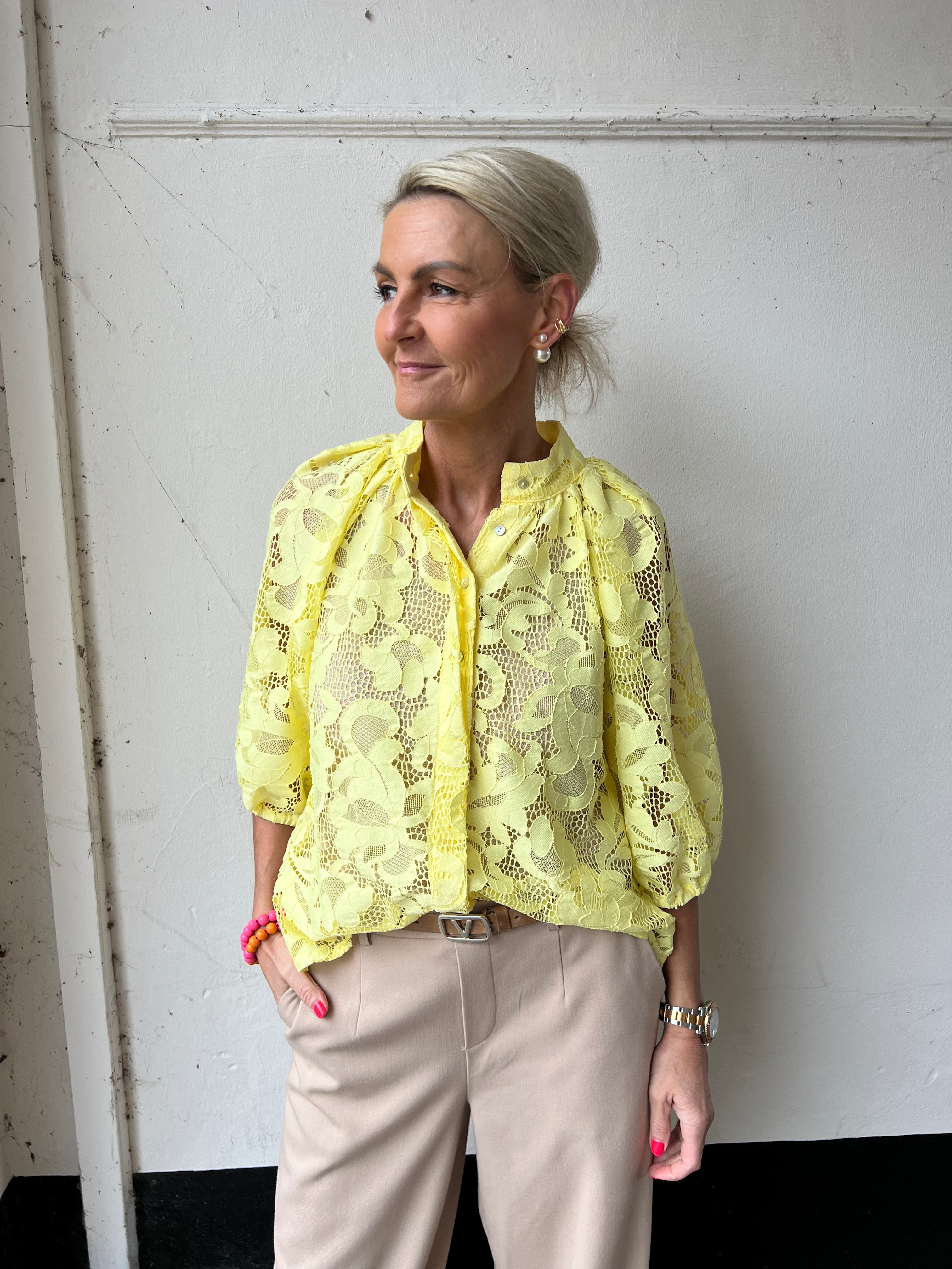 Sia big lace blouse yellow