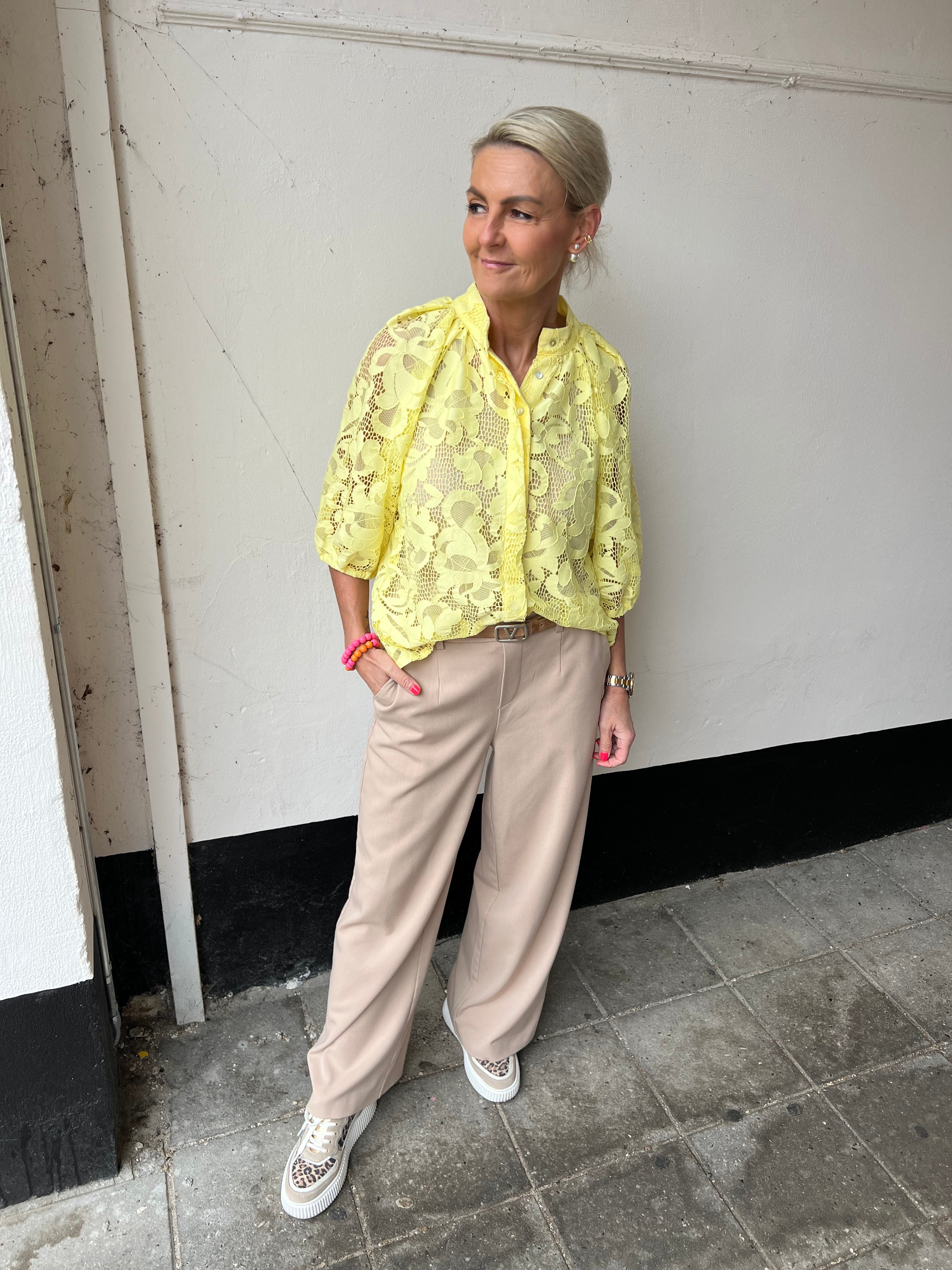 Sia big lace blouse yellow