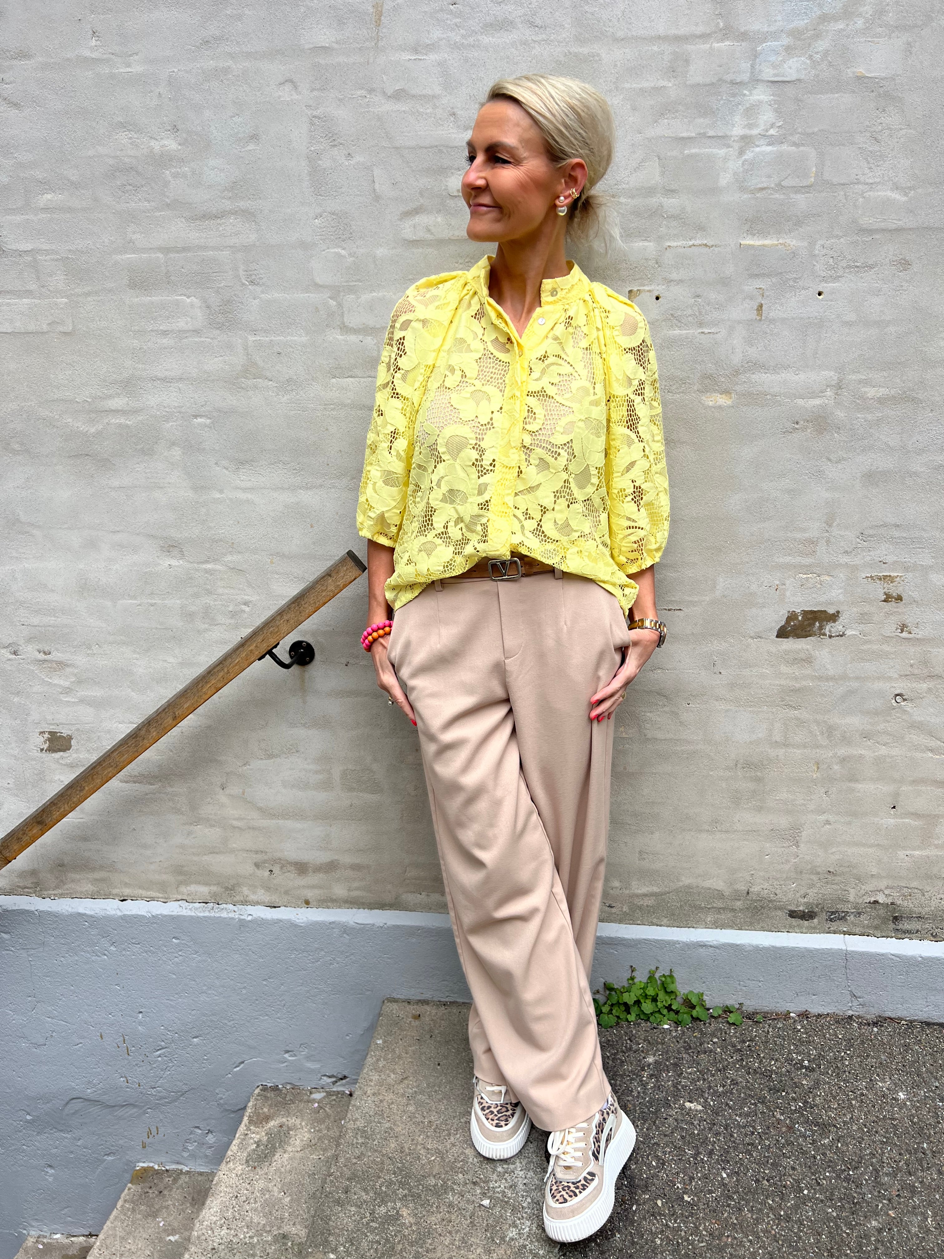 Sia big lace blouse yellow