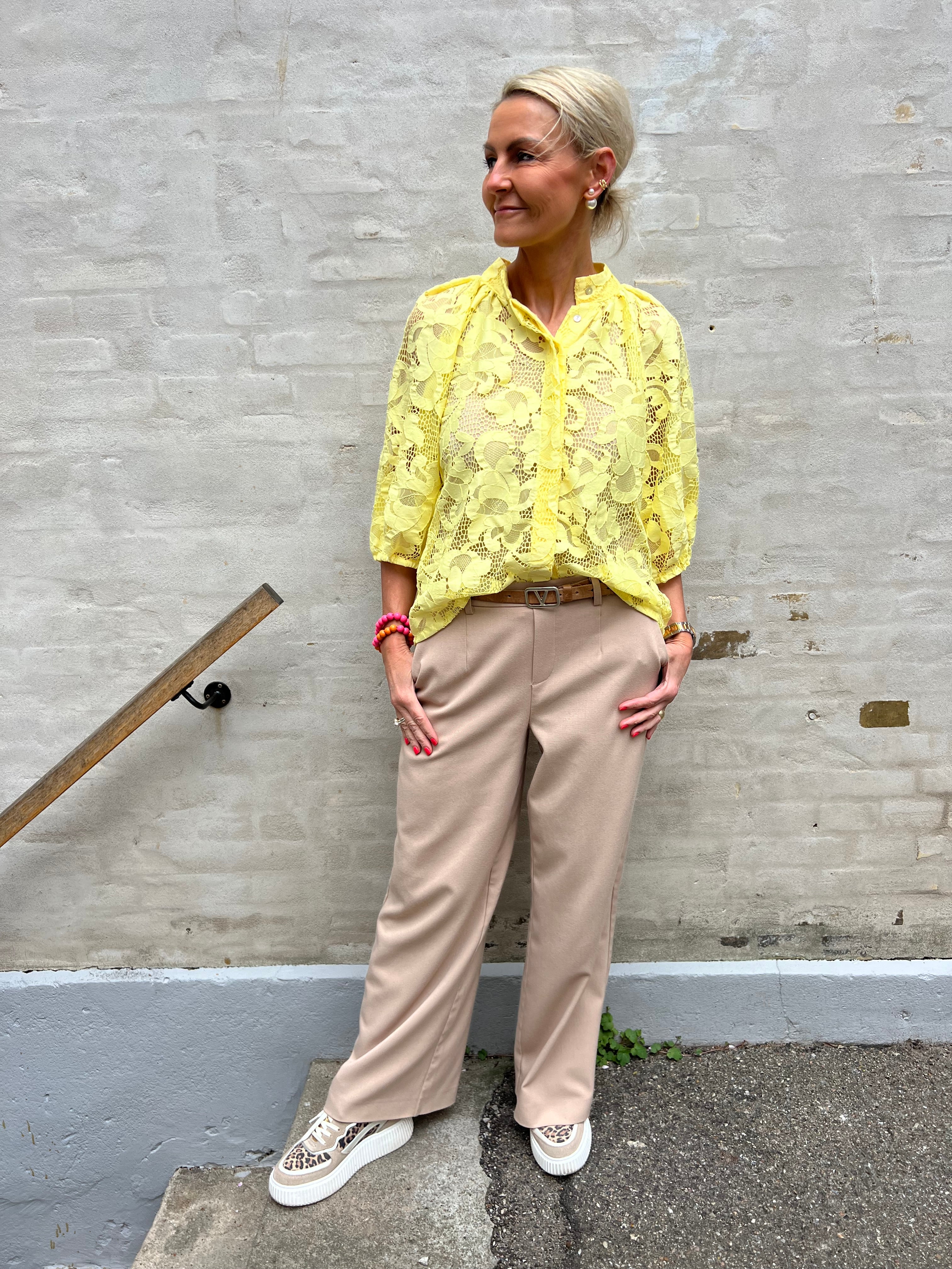 Sia big lace blouse yellow