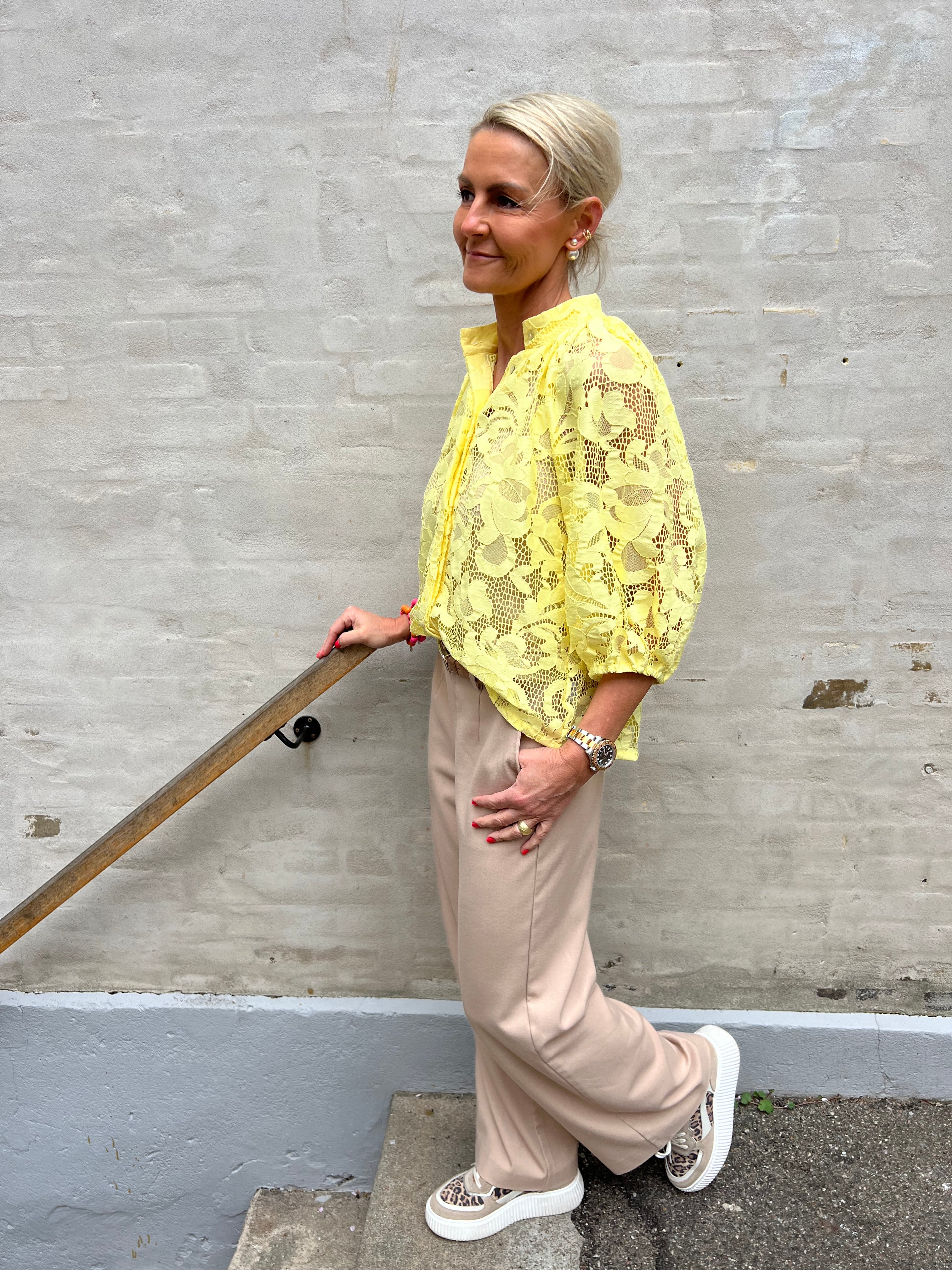 Sia big lace blouse yellow