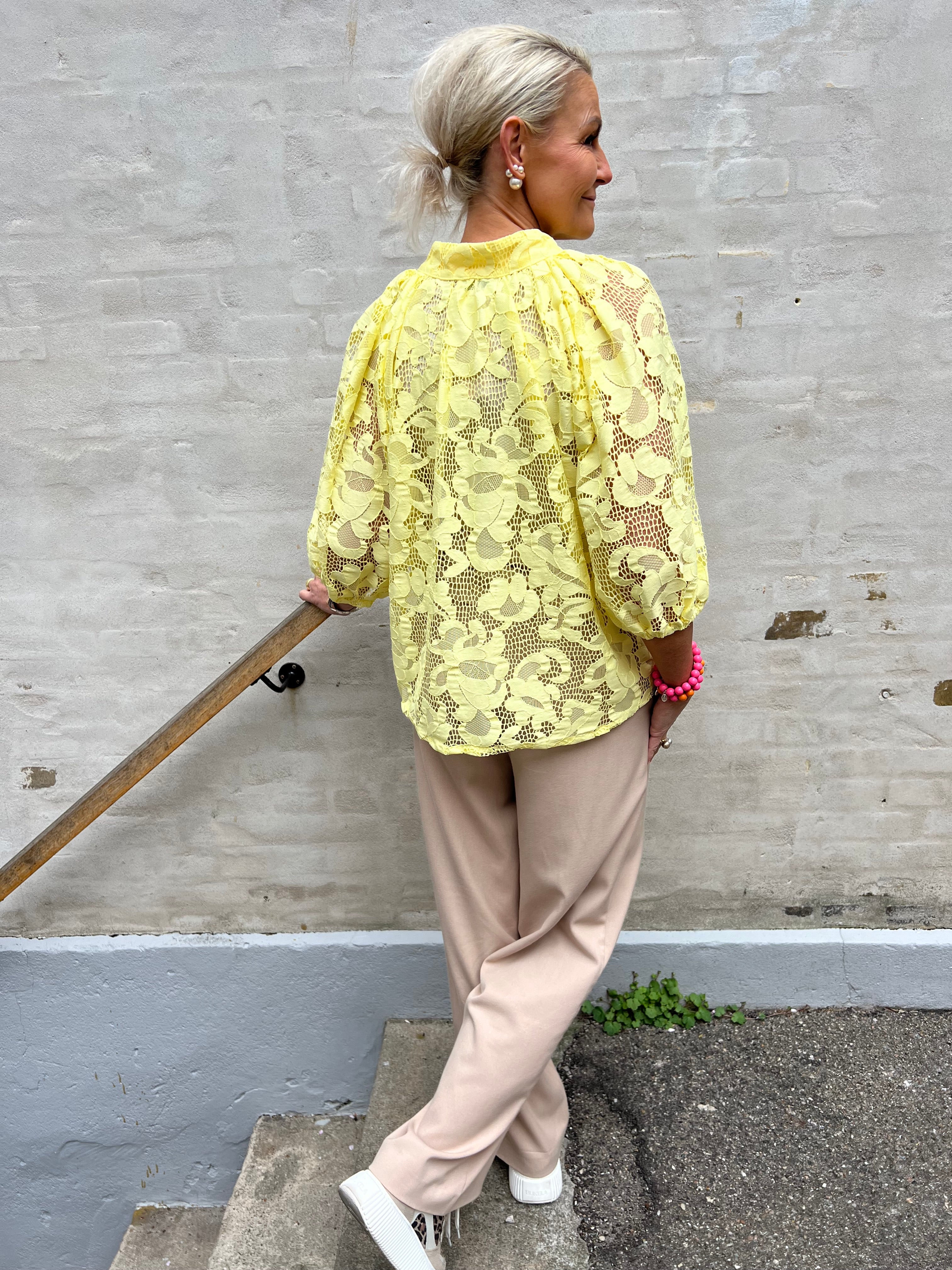 Sia big lace blouse yellow