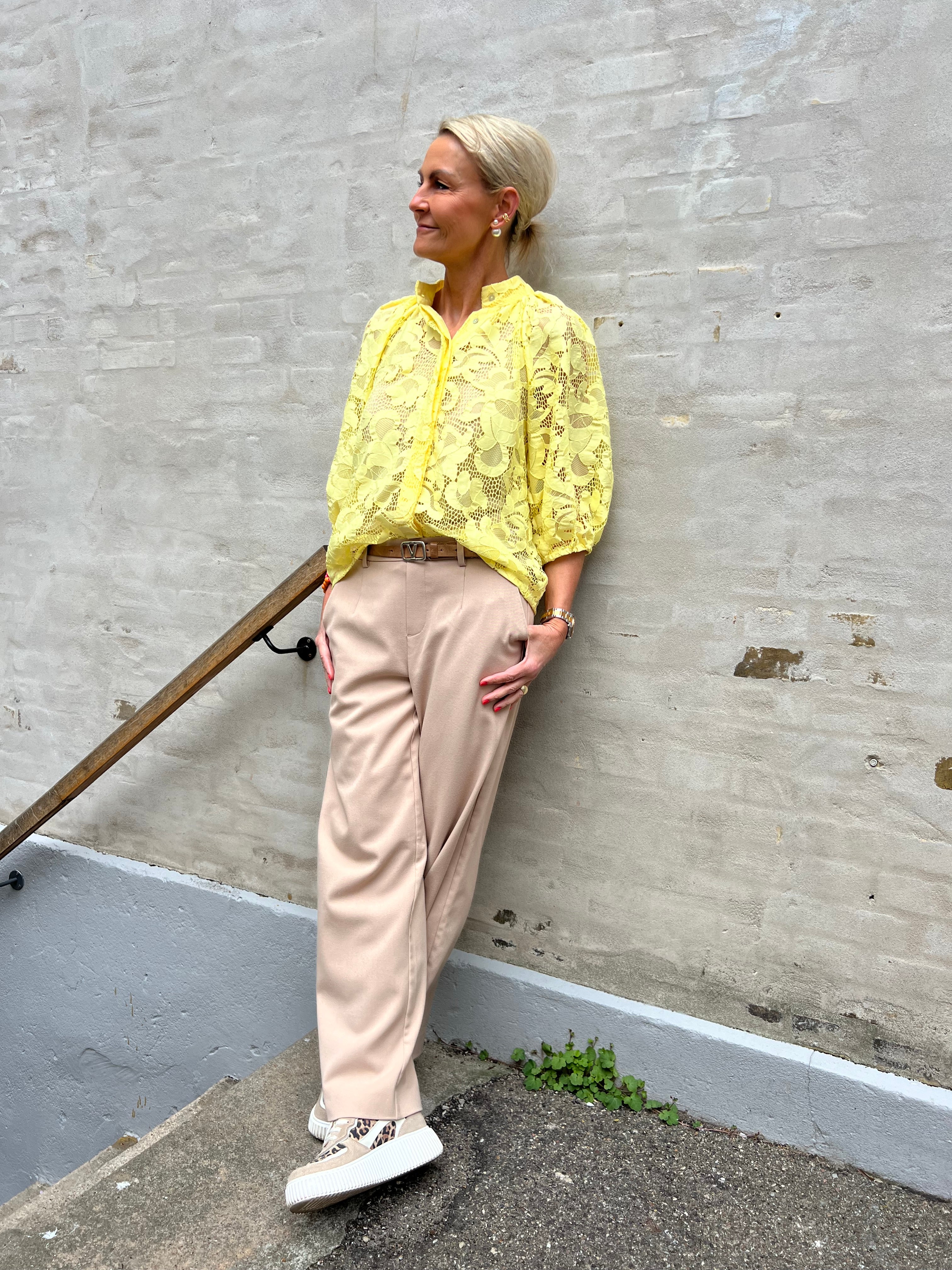 Sia big lace blouse yellow
