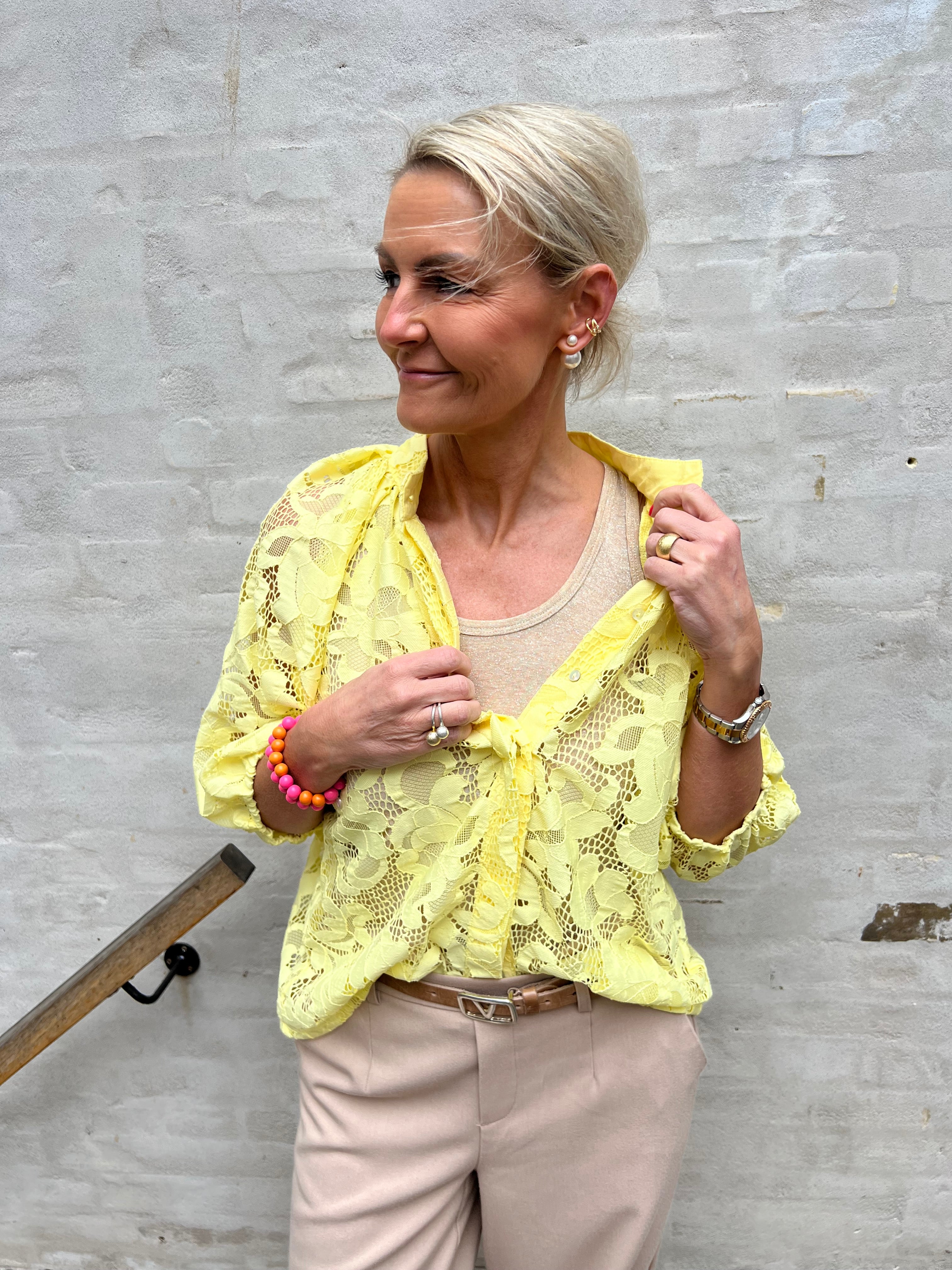 Sia big lace blouse yellow