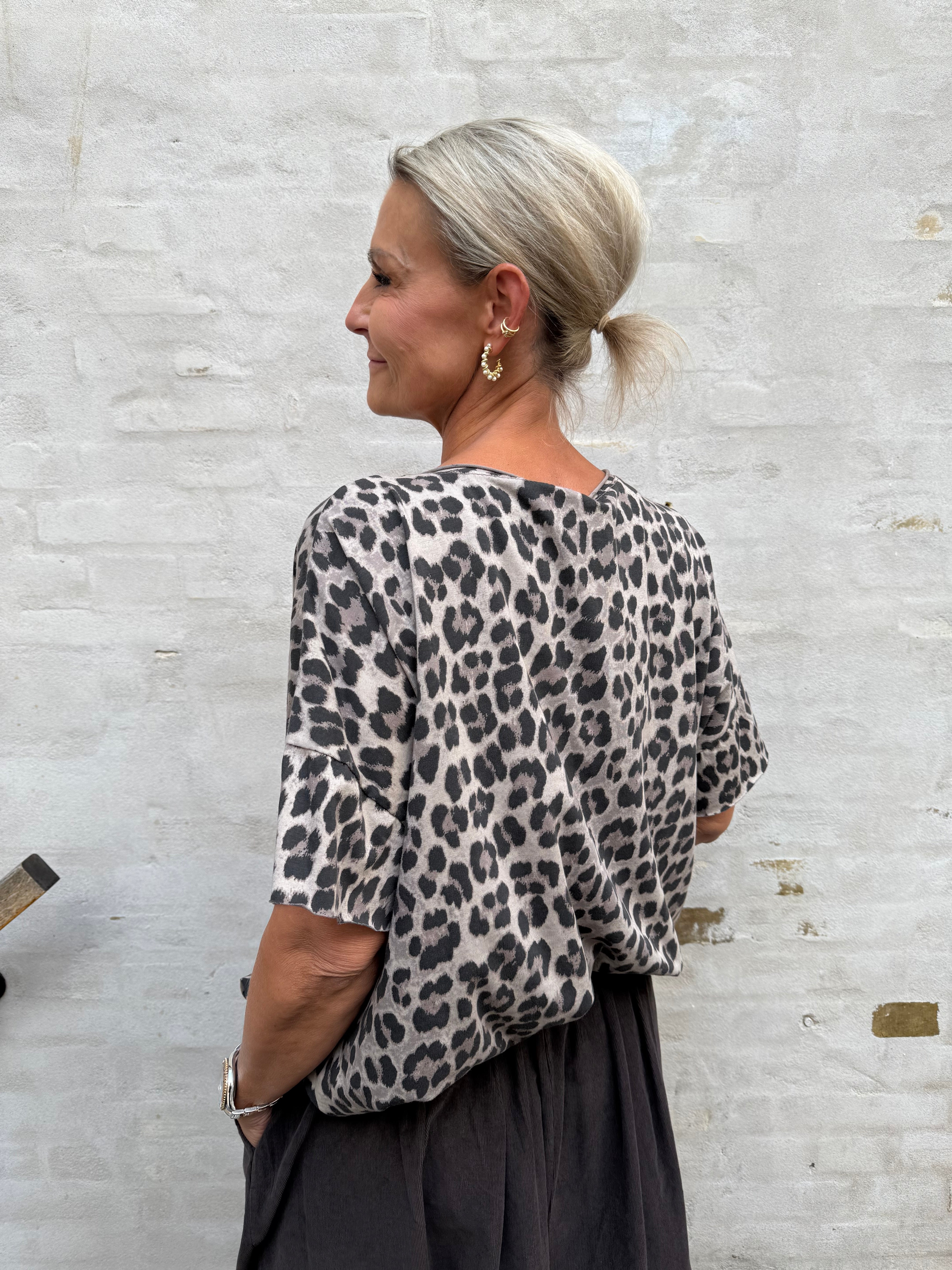 Harper Tee - Beige Leo