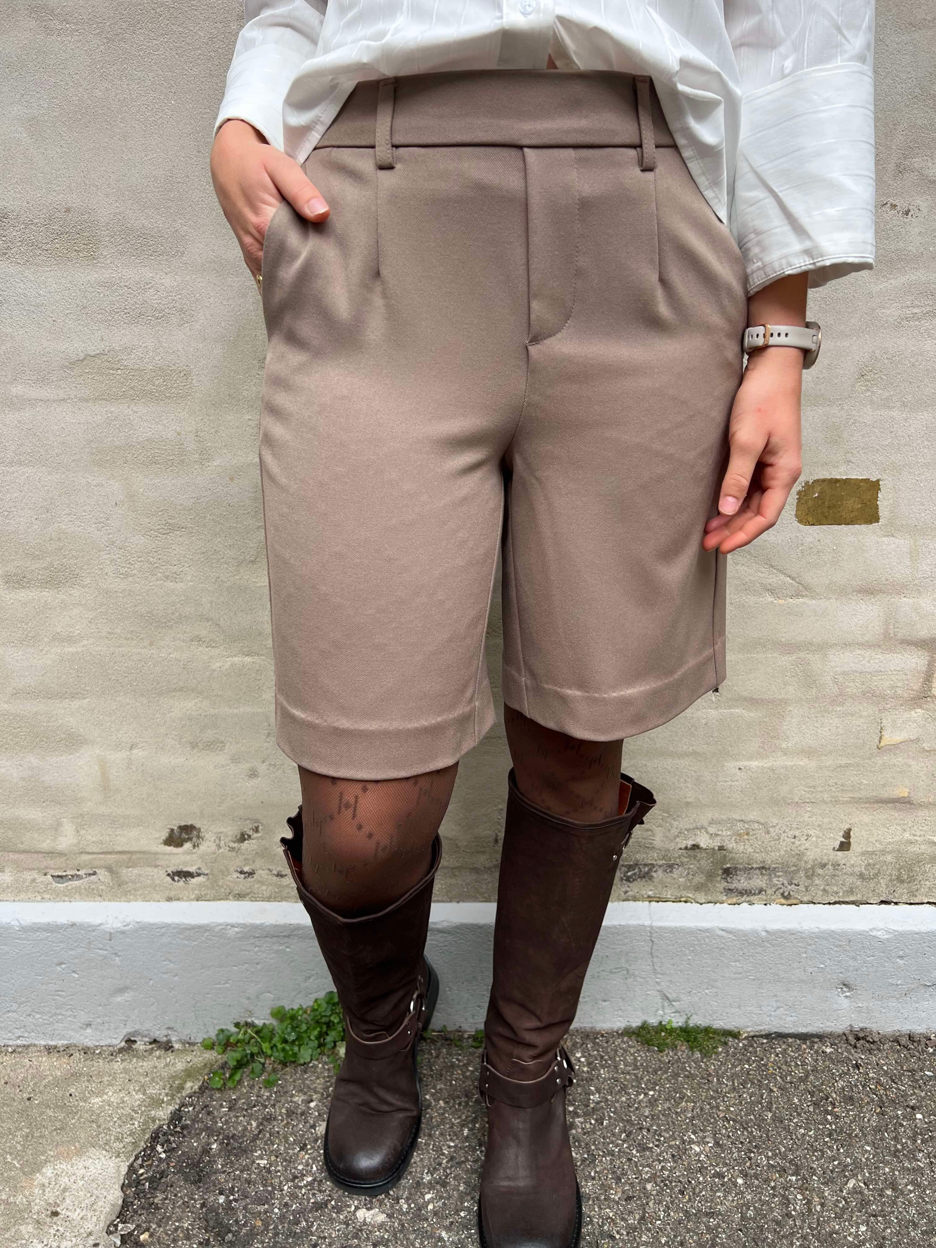 Lisa wide shorts fossil