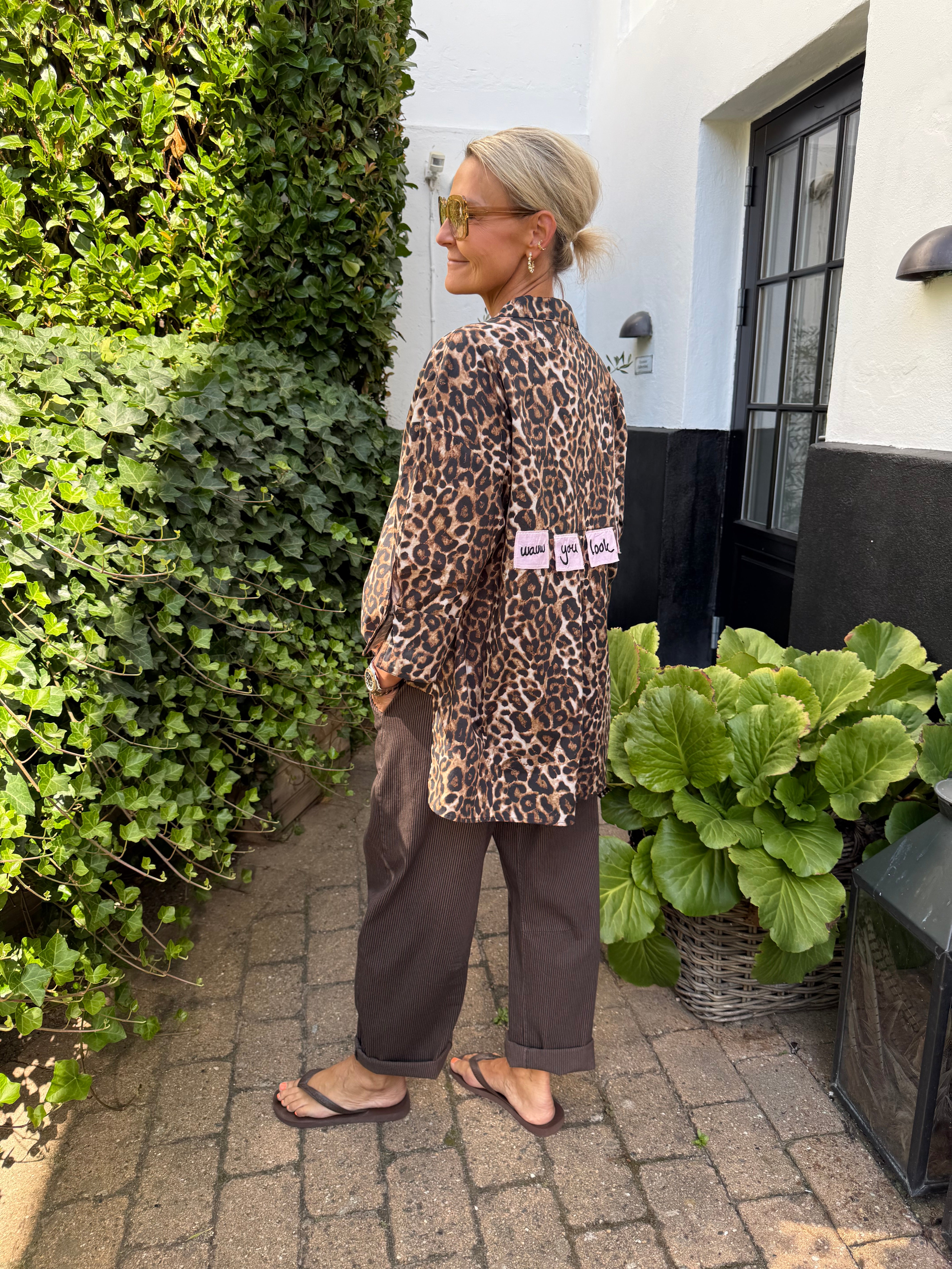 PREORDER-Luna Shirt Wauw You Look Good - Leo