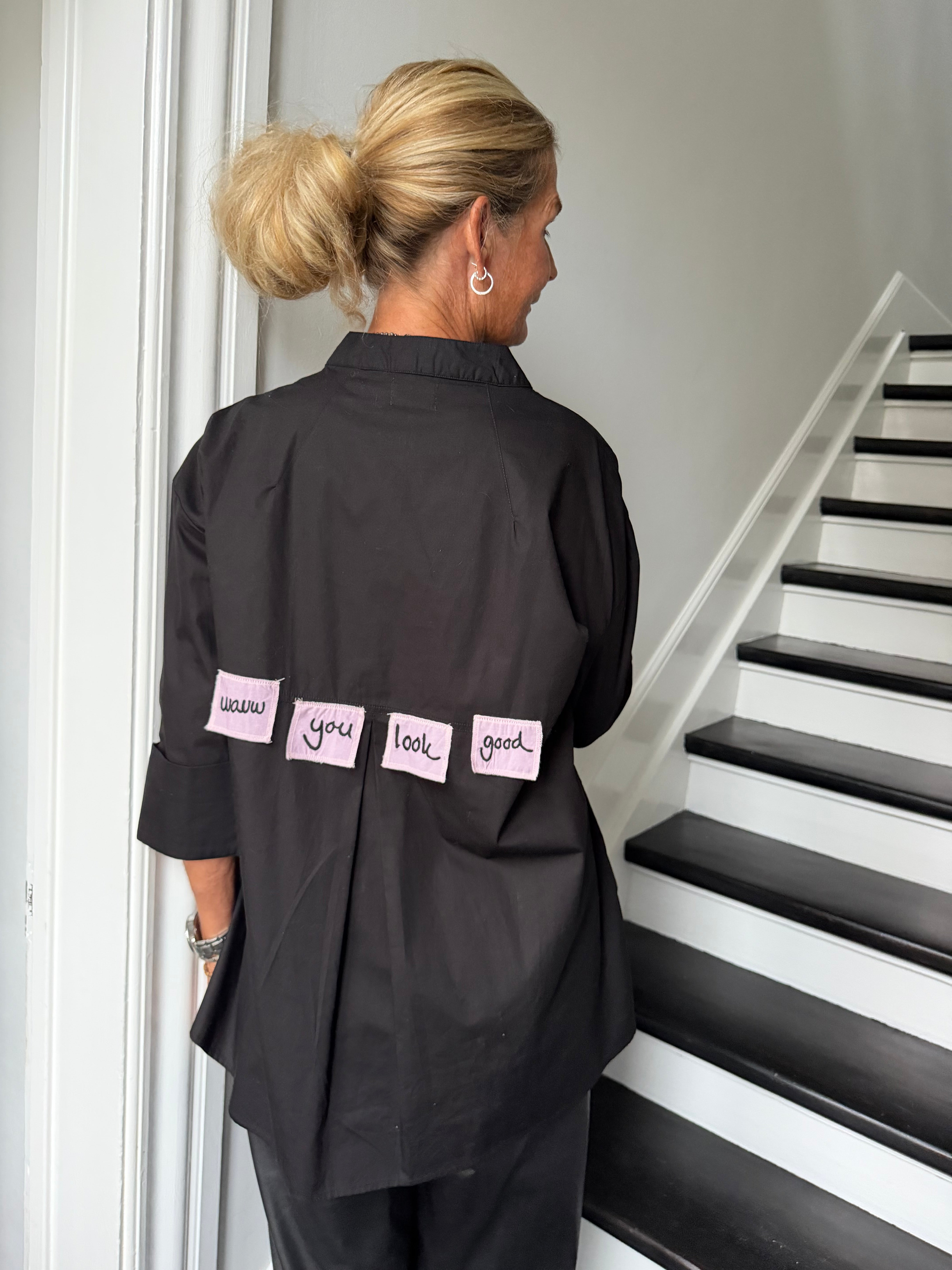 PREORDER-Luna Shirt Wauw You Look Good - Black