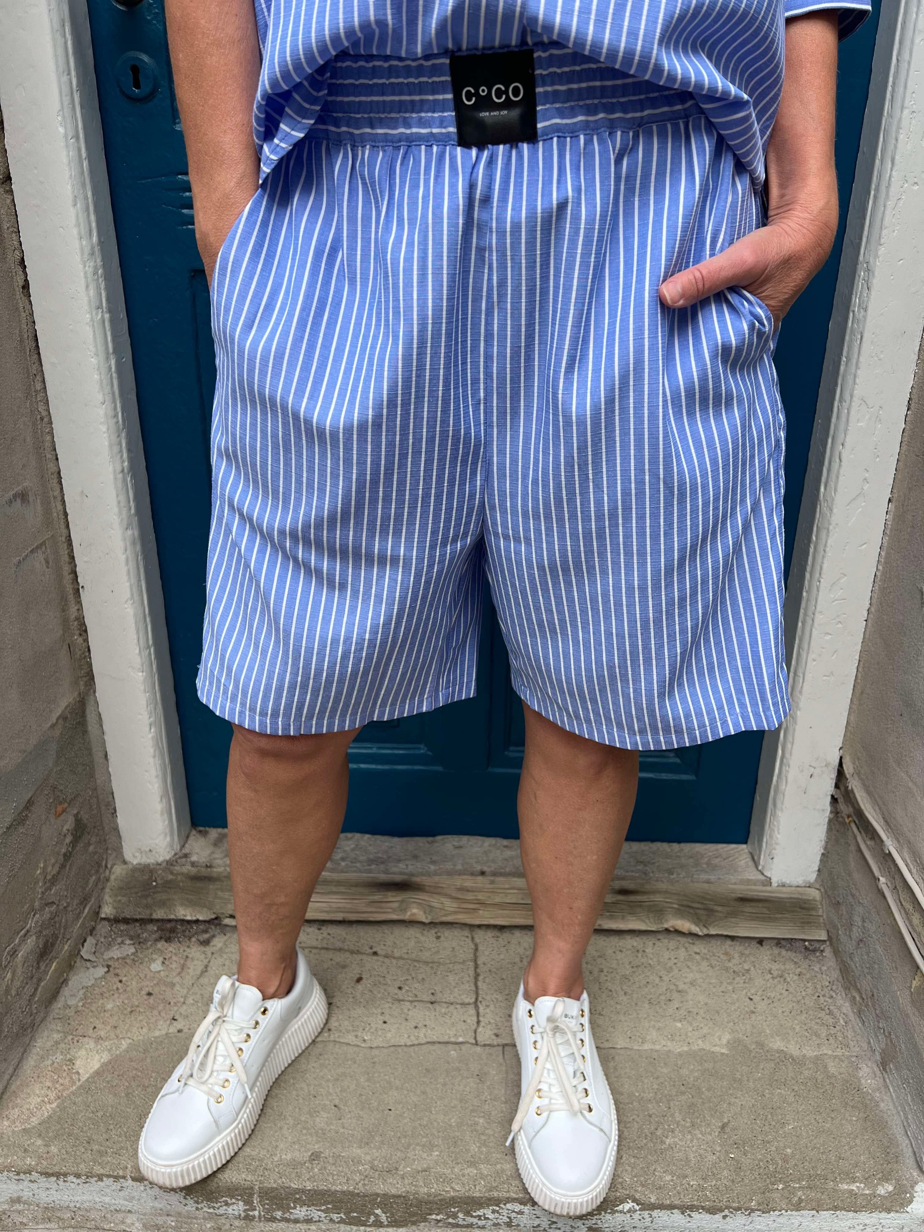 Tea Stripe Shorts Blue